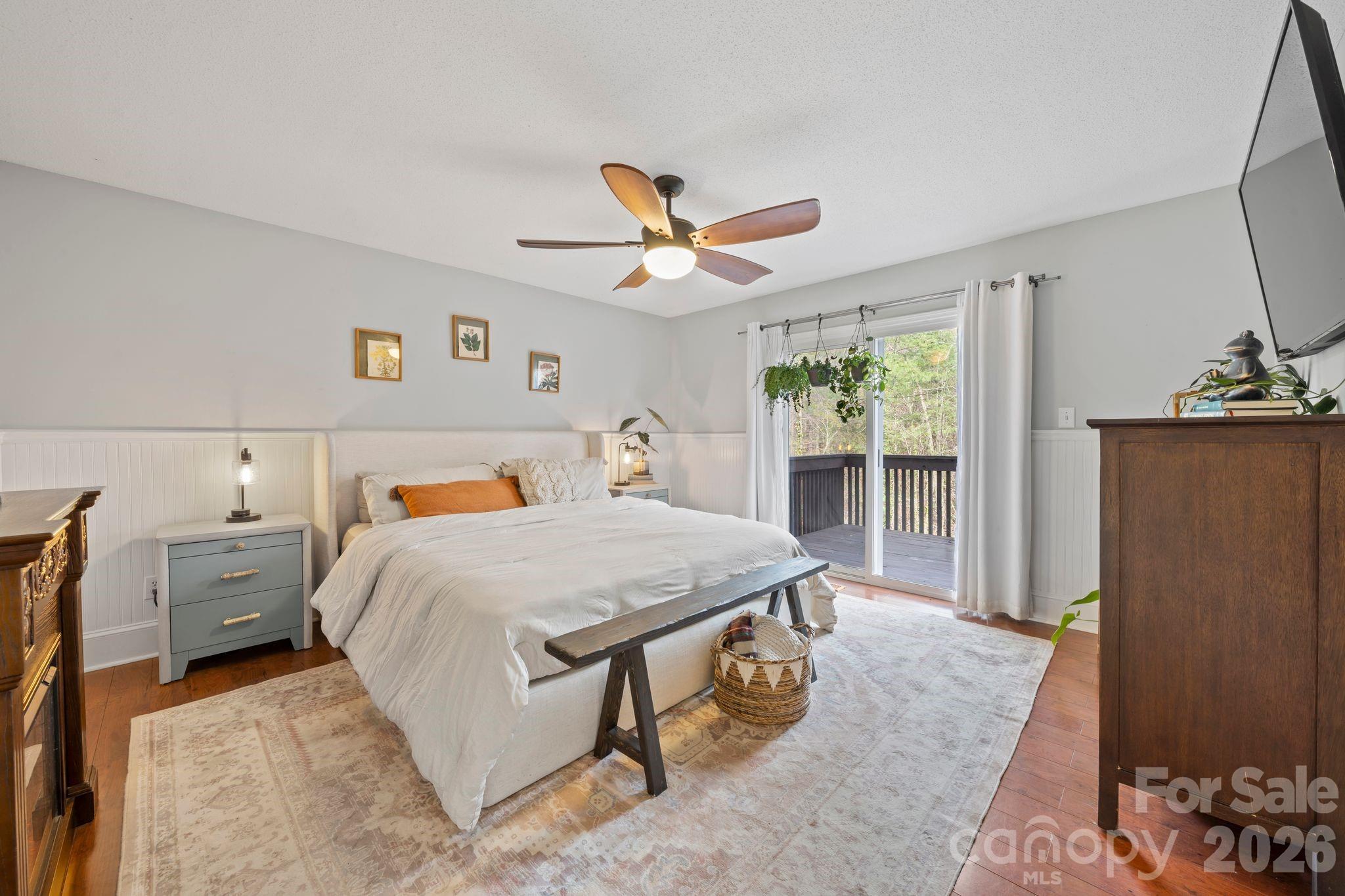 350 21st Avenue Drive NW — Hickory