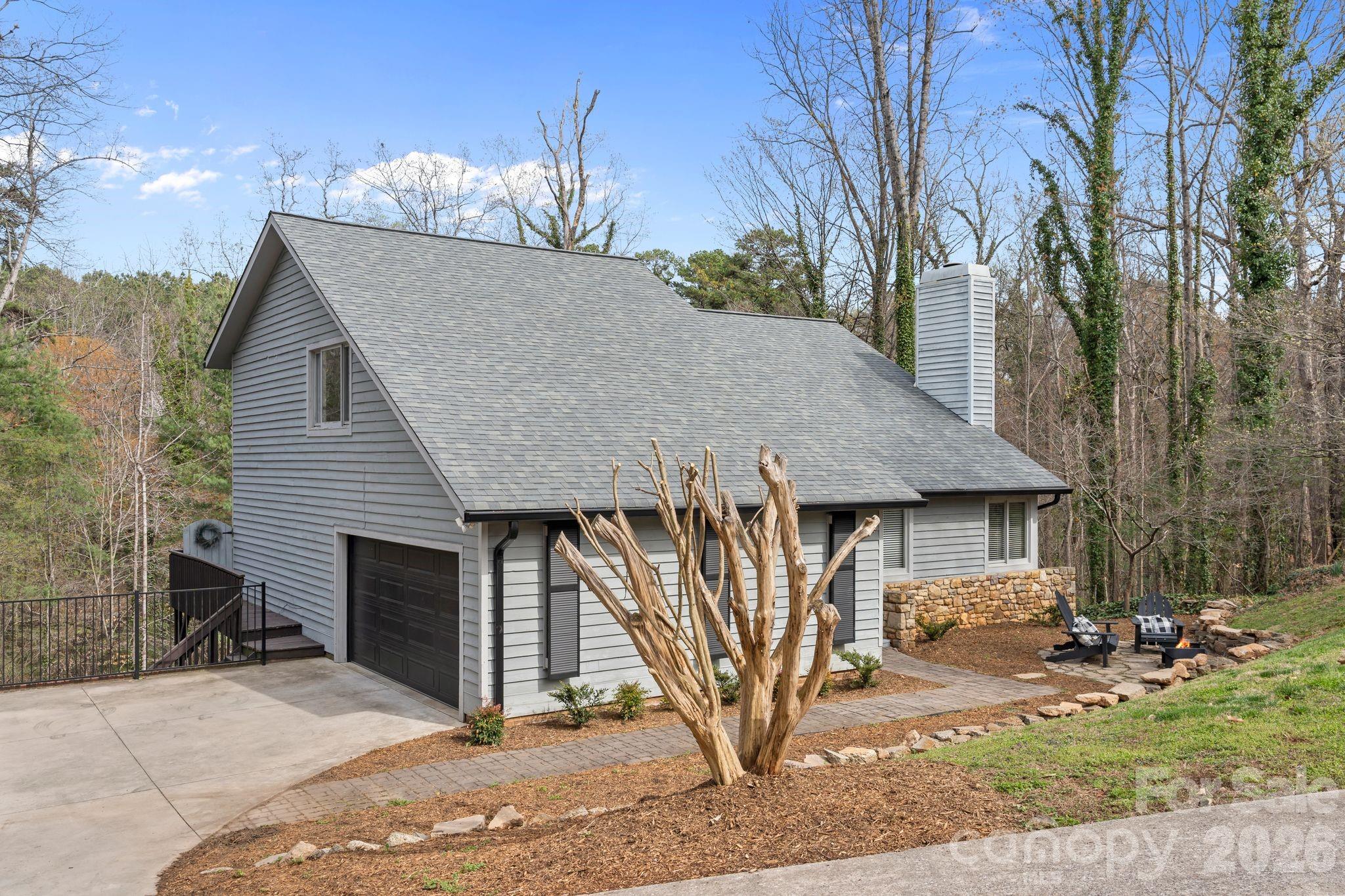 350 21st Avenue Drive NW — Hickory