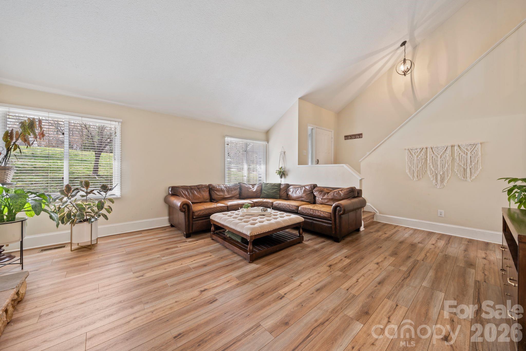 350 21st Avenue Drive NW — Hickory