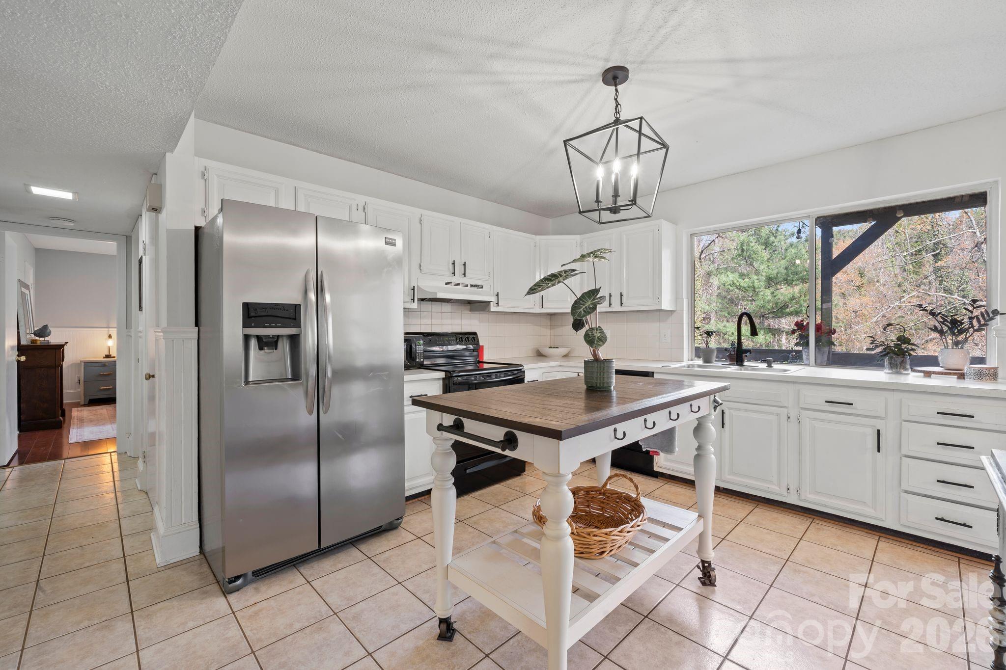 350 21st Avenue Drive NW — Hickory