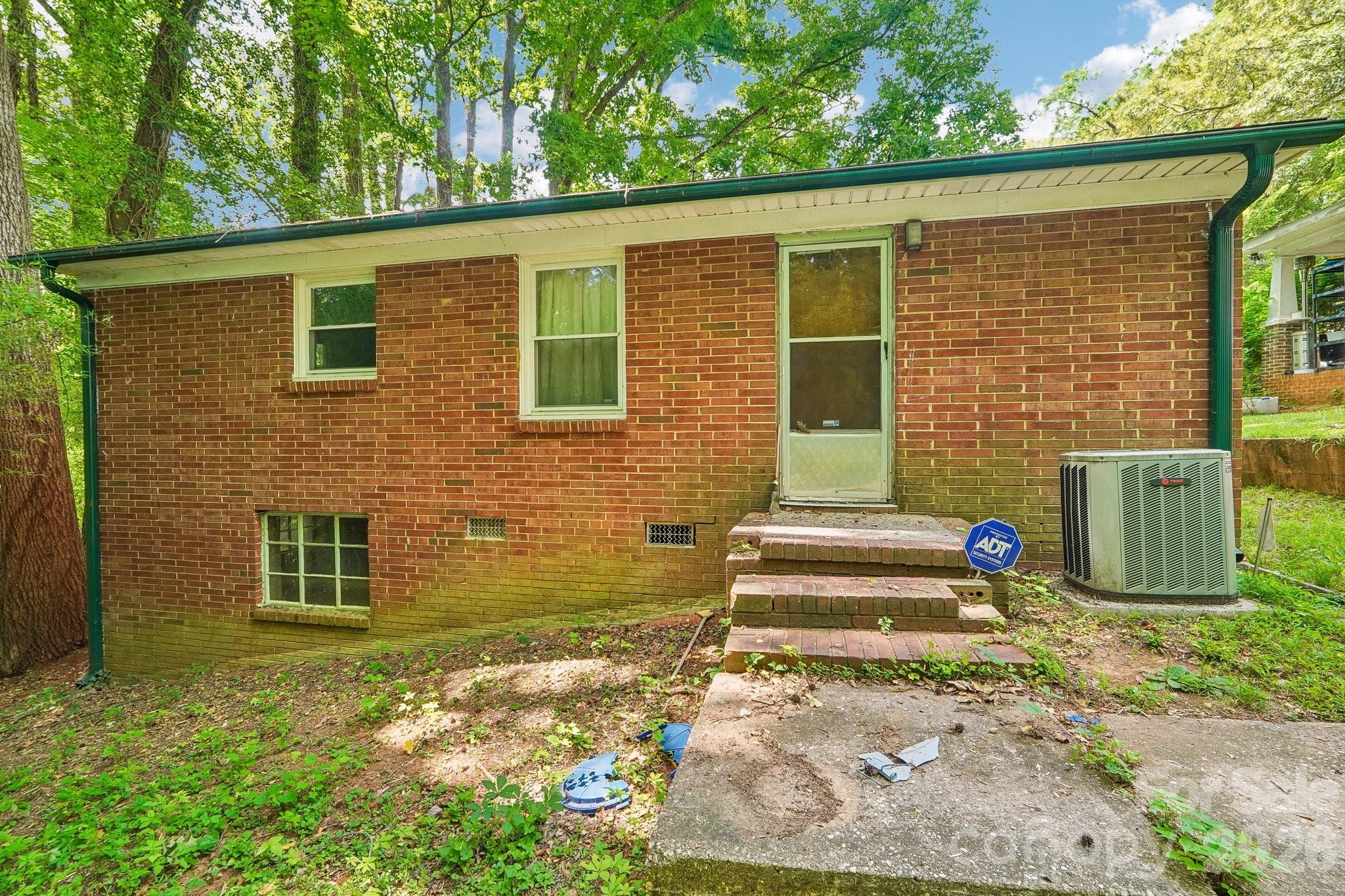 1936 St Paul Street — Charlotte