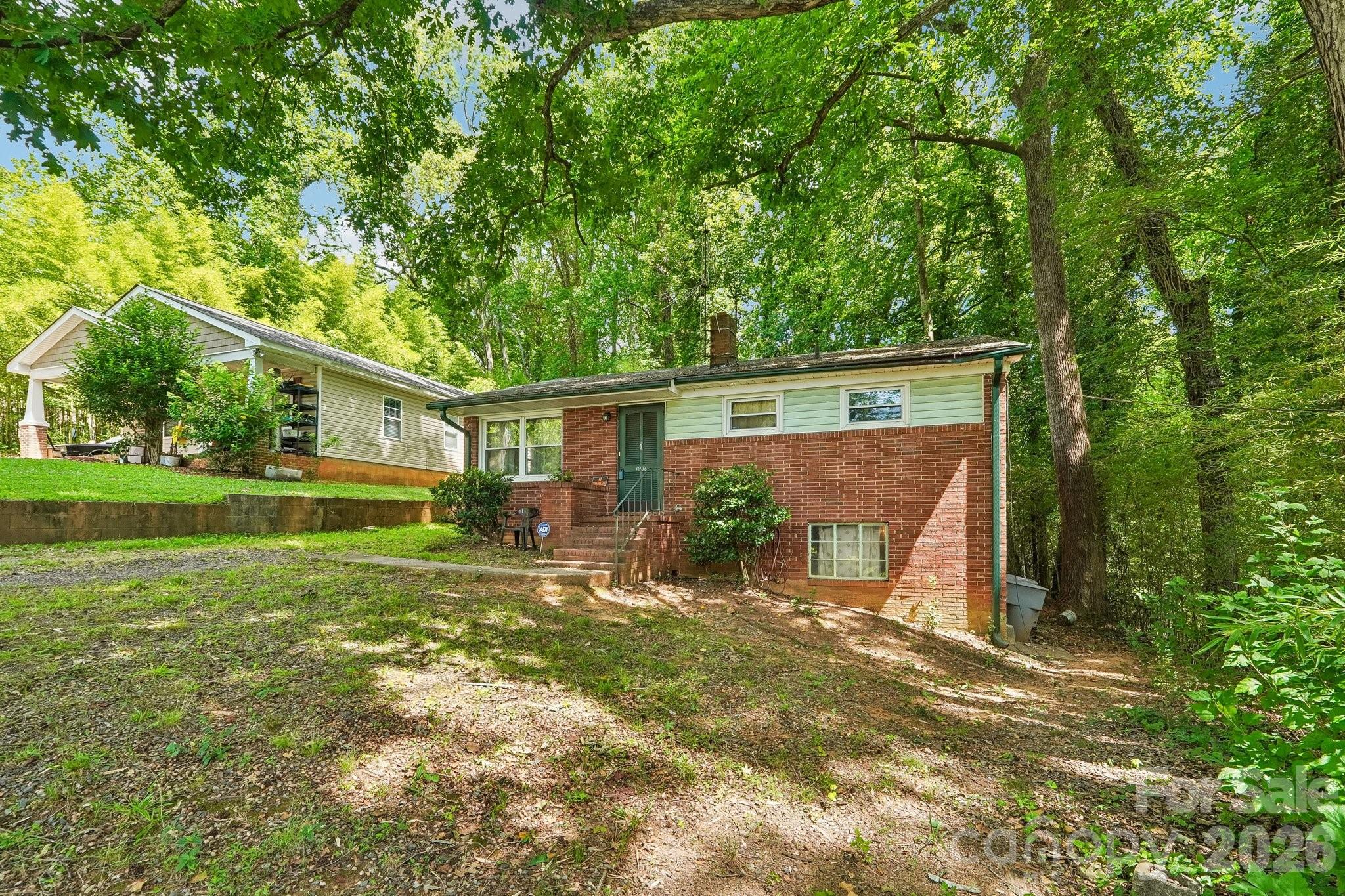 1936 St Paul Street — Charlotte