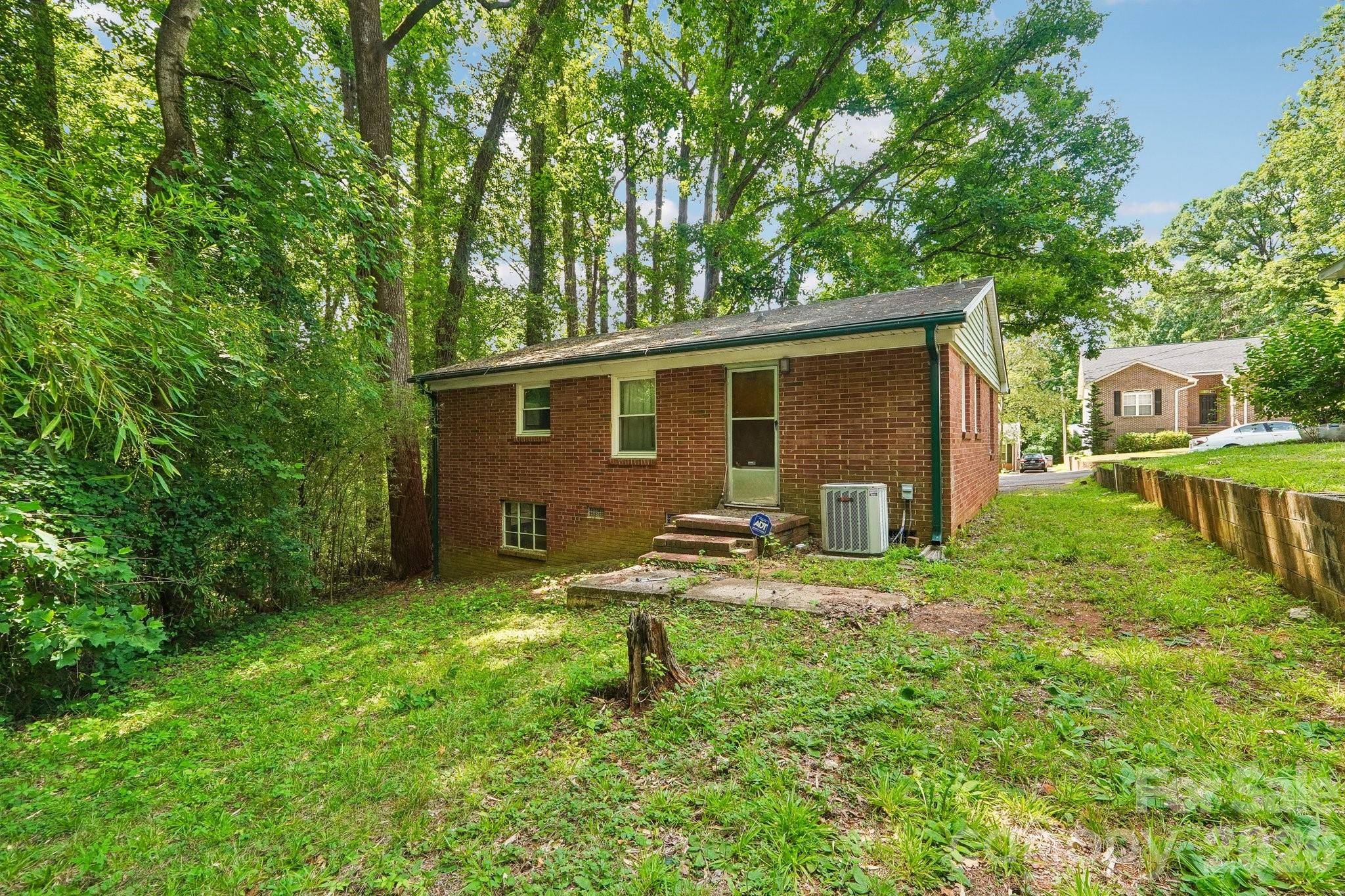 1936 St Paul Street — Charlotte