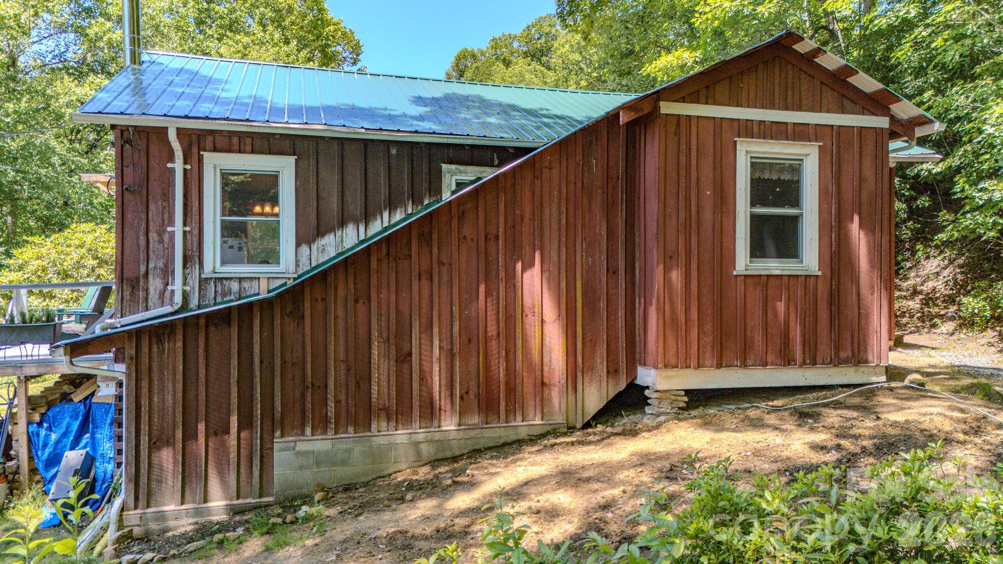 1712 Little Creek Road — Hot Springs