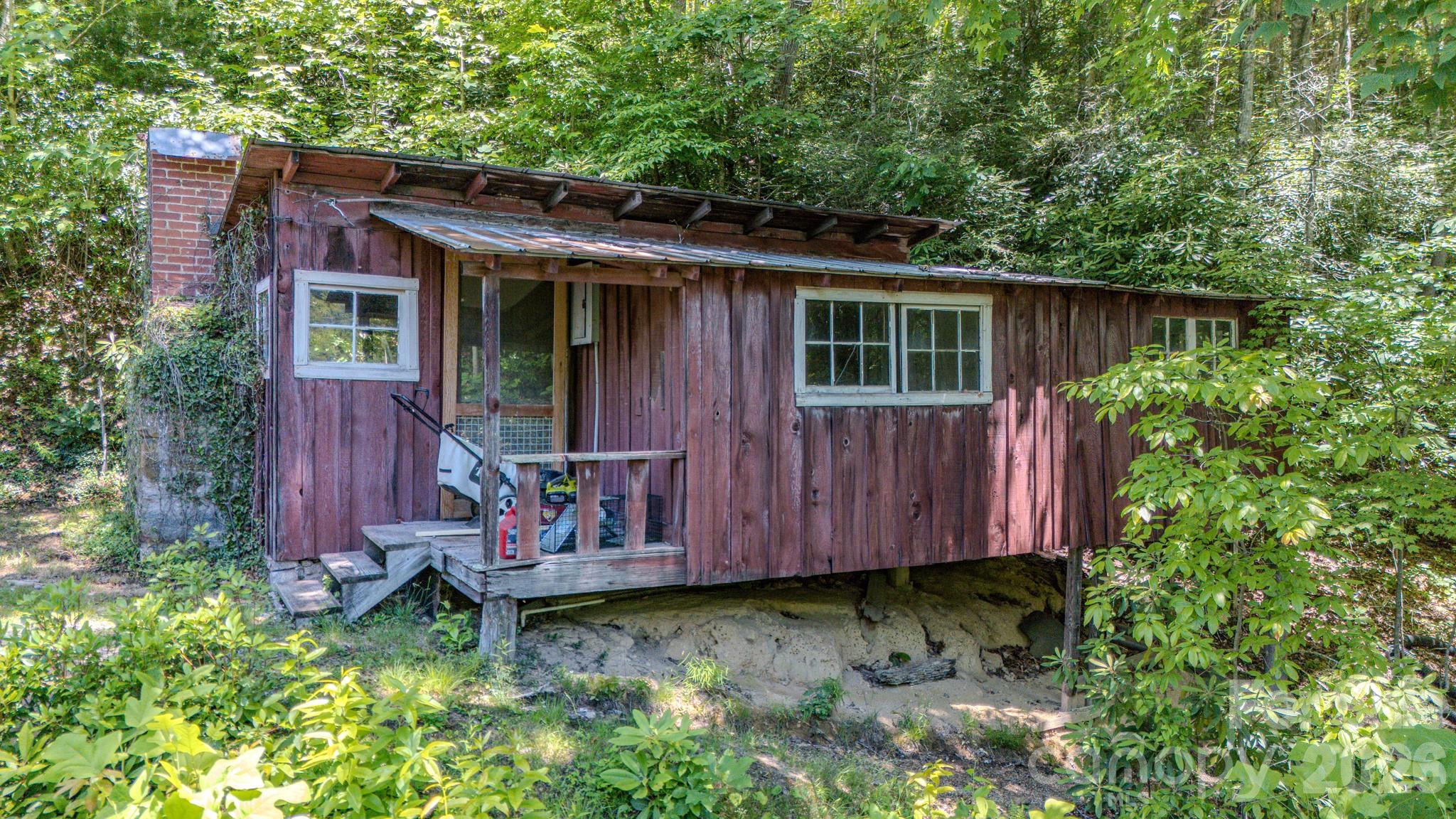 1712 Little Creek Road — Hot Springs