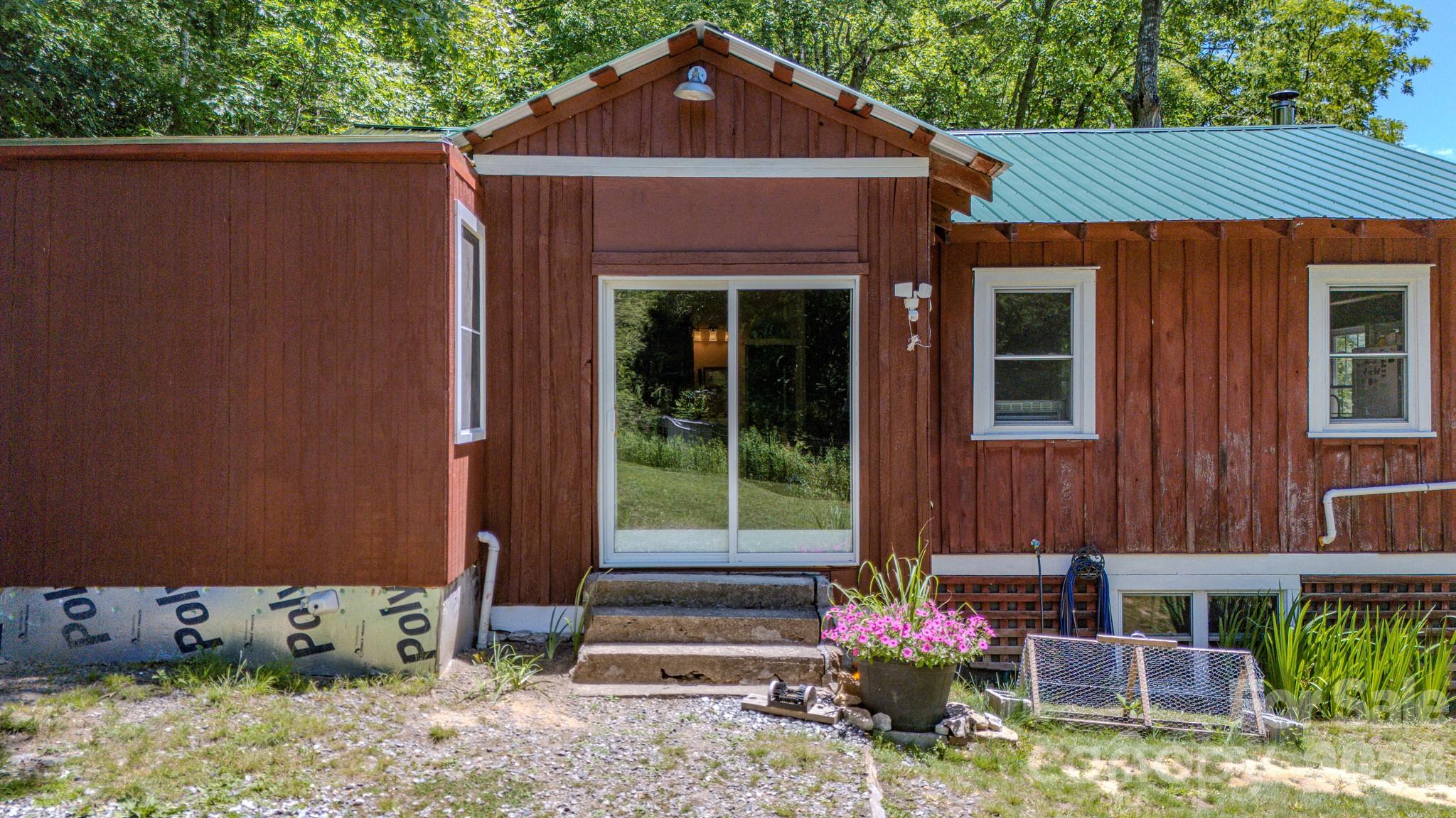 1712 Little Creek Road — Hot Springs