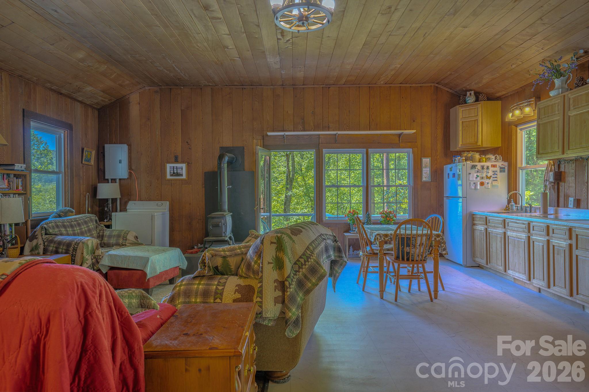 1712 Little Creek Road — Hot Springs