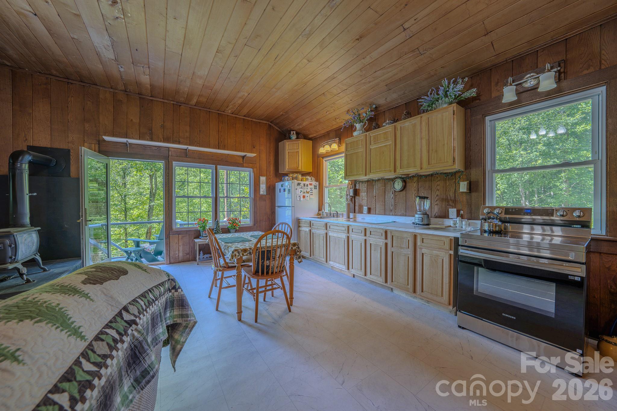 1712 Little Creek Road — Hot Springs