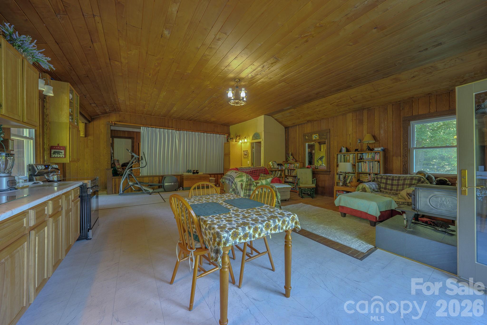 1712 Little Creek Road — Hot Springs