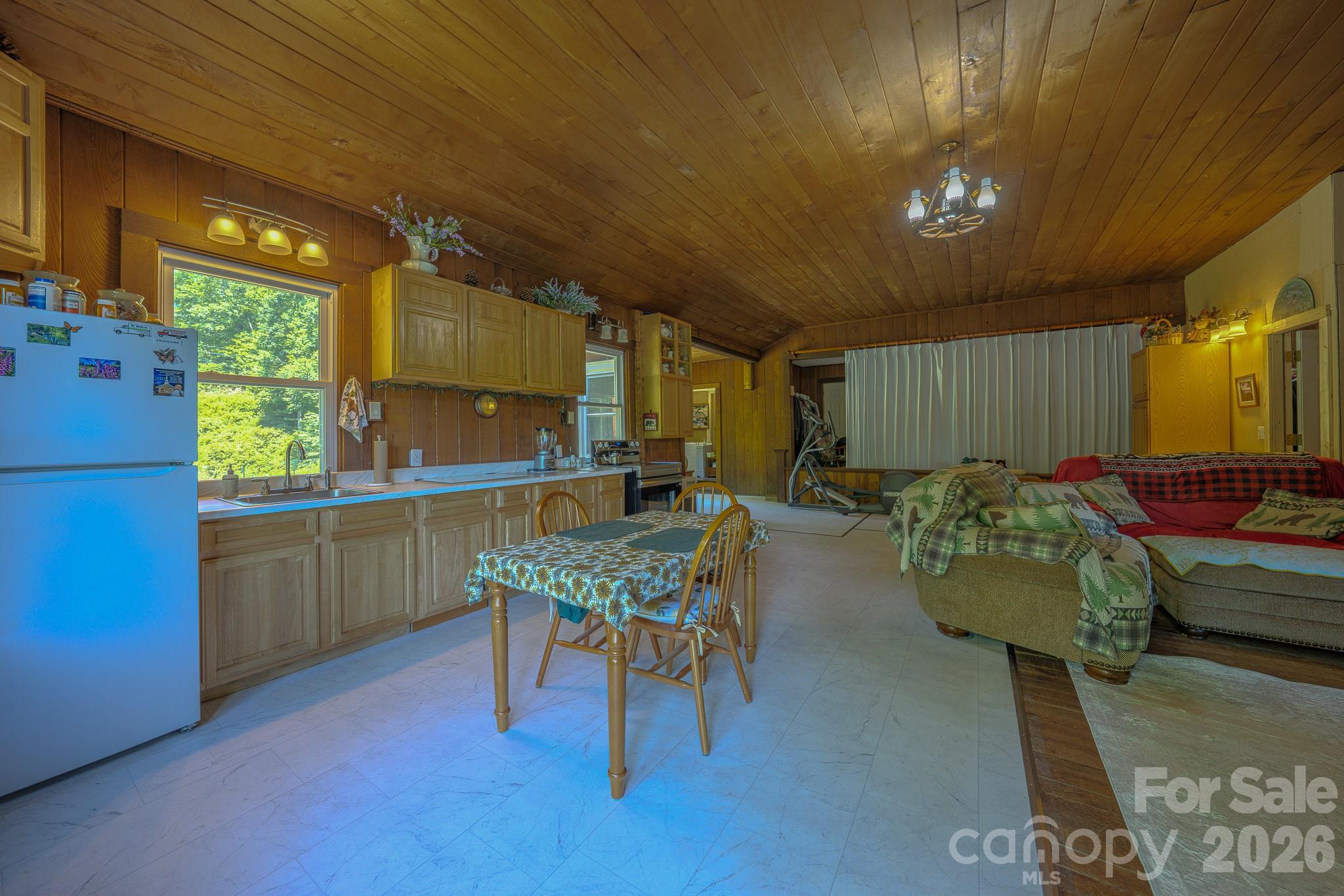 1712 Little Creek Road — Hot Springs
