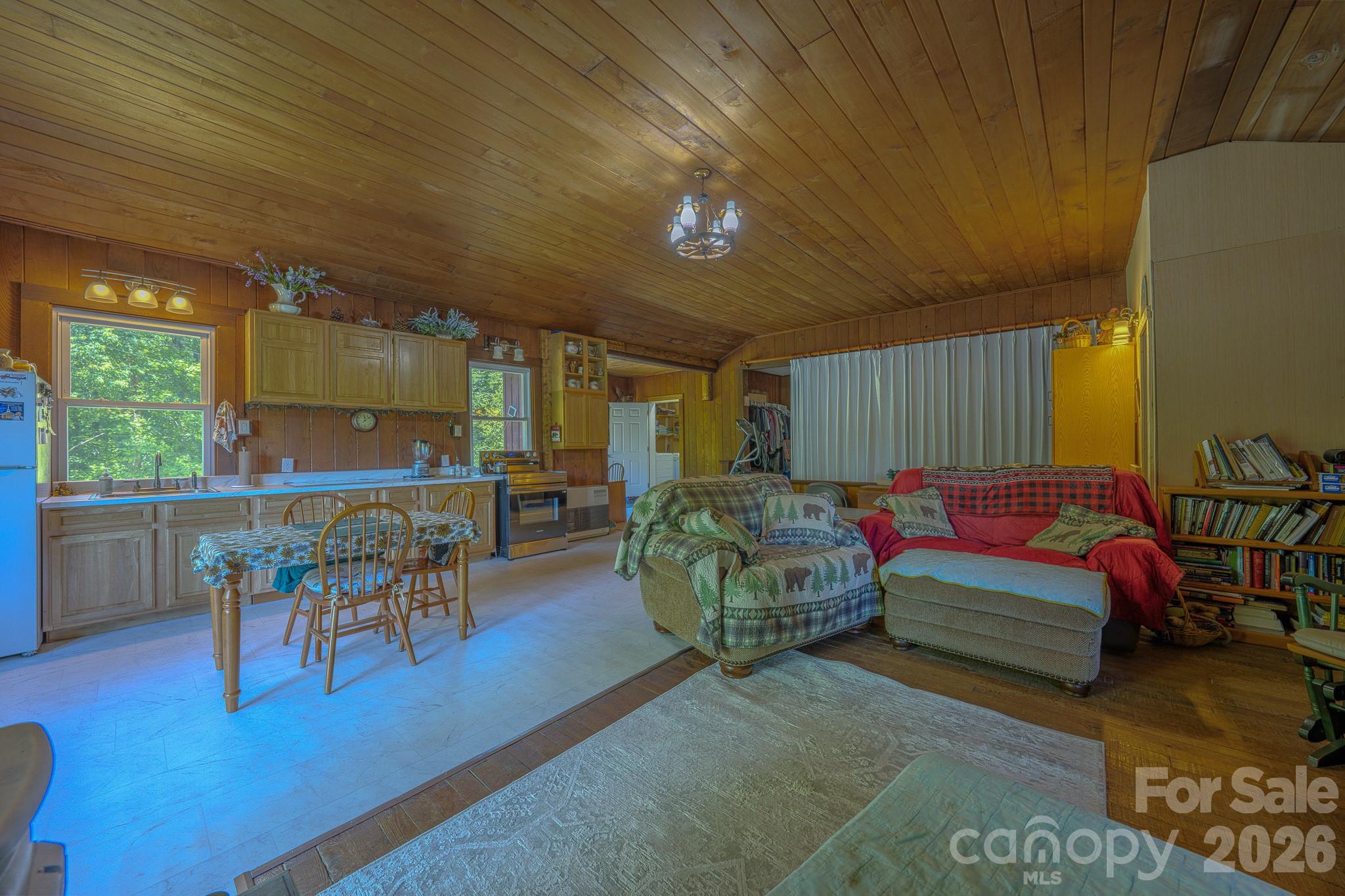 1712 Little Creek Road — Hot Springs