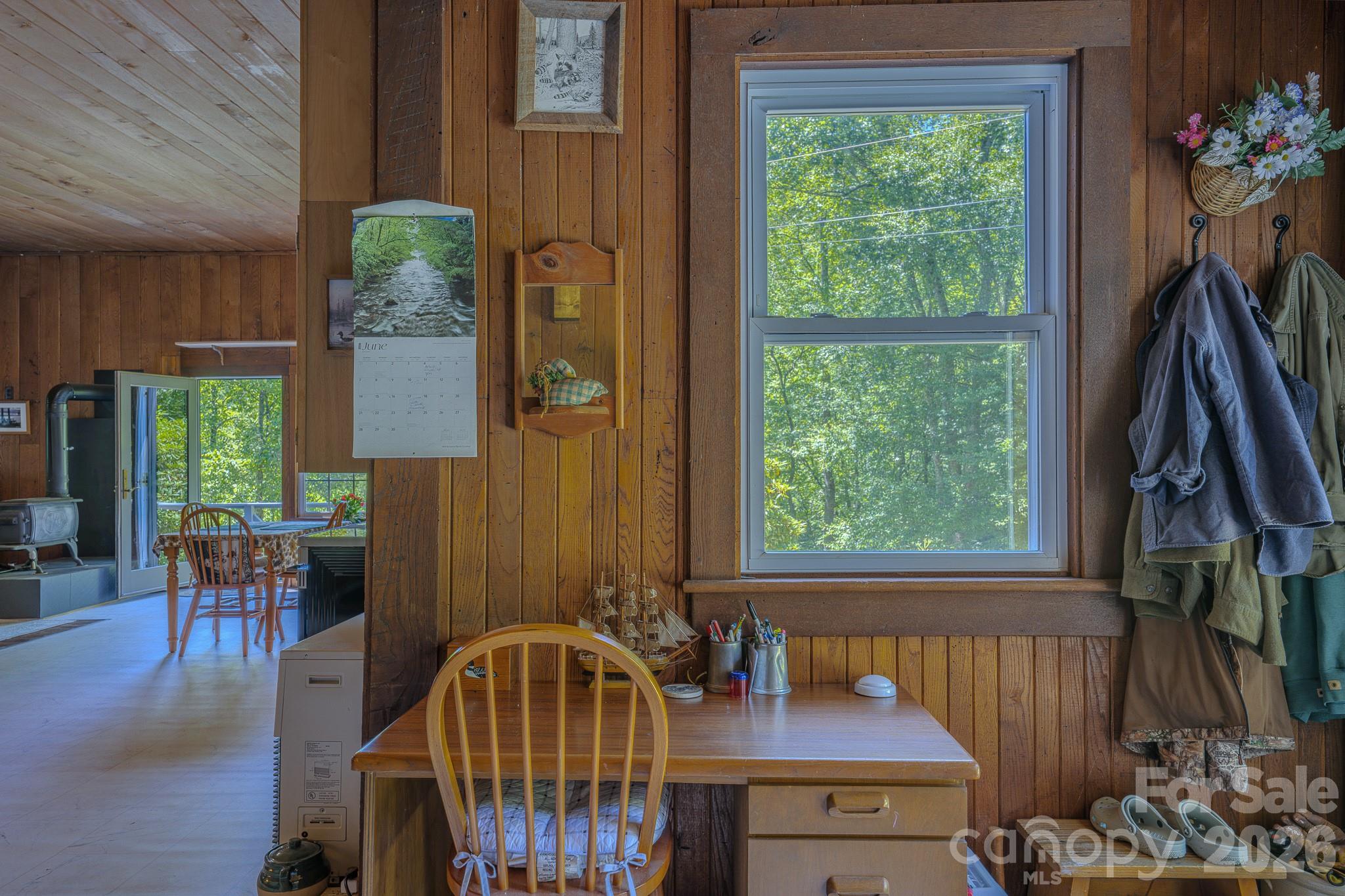 1712 Little Creek Road — Hot Springs