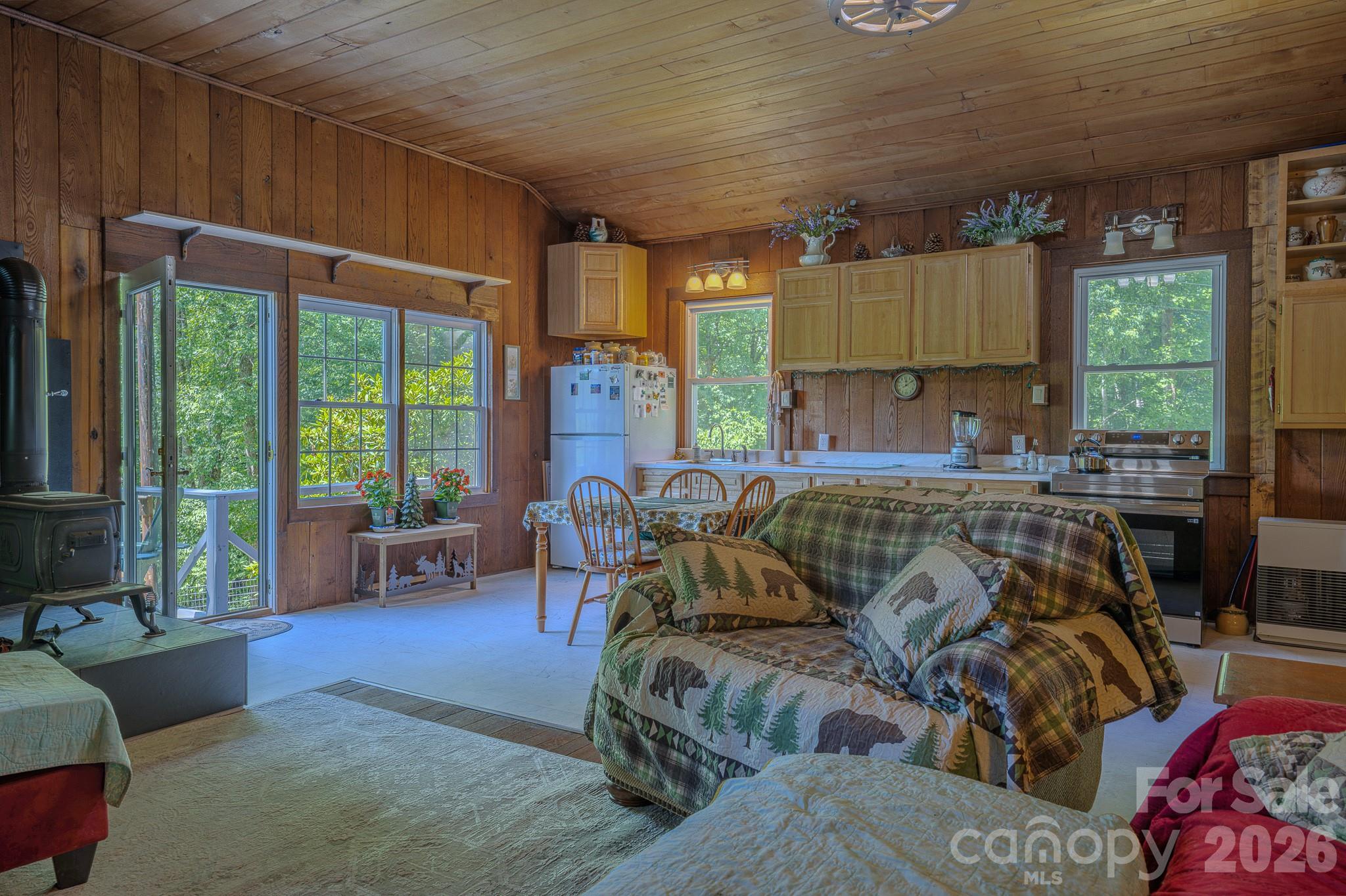 1712 Little Creek Road — Hot Springs