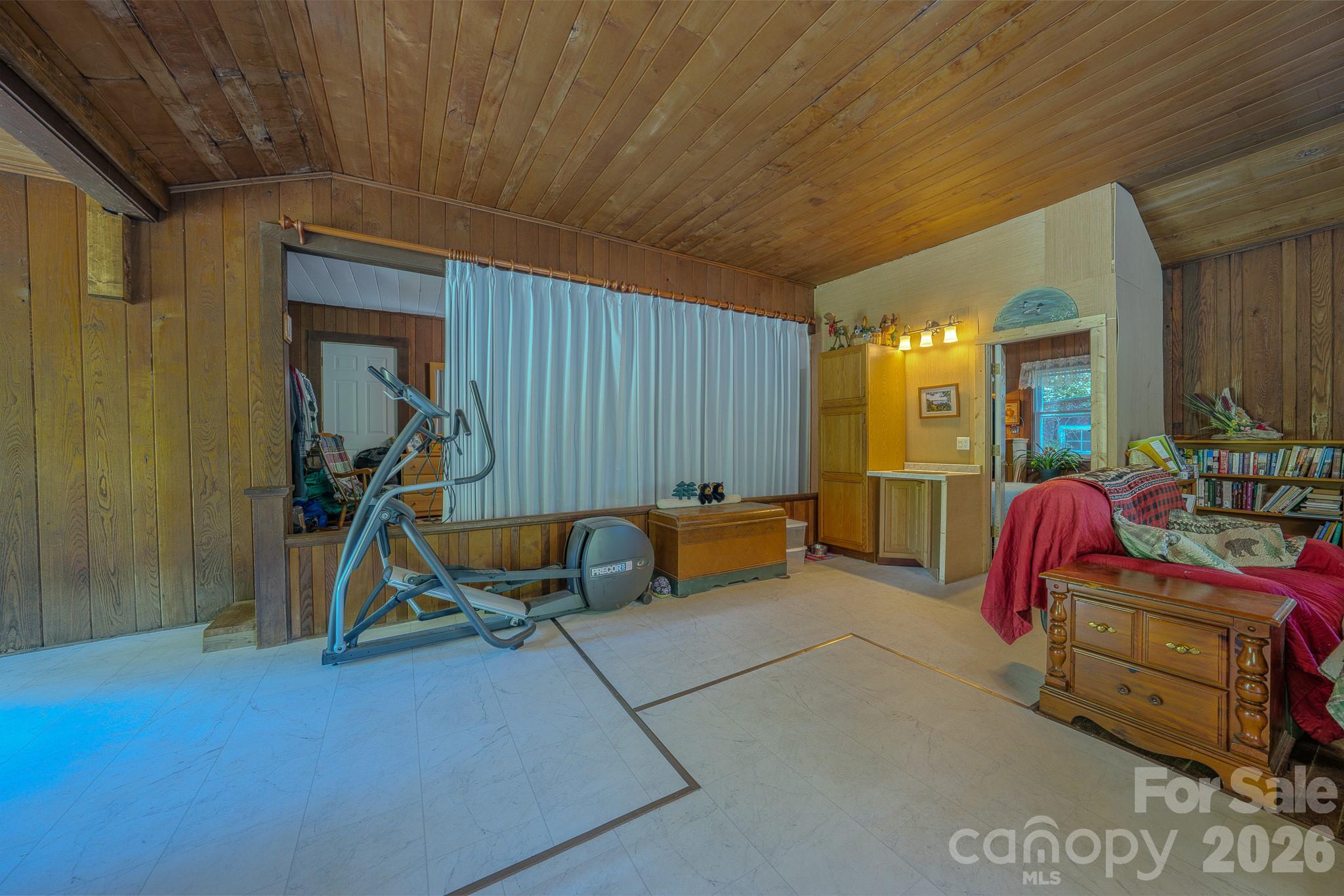 1712 Little Creek Road — Hot Springs
