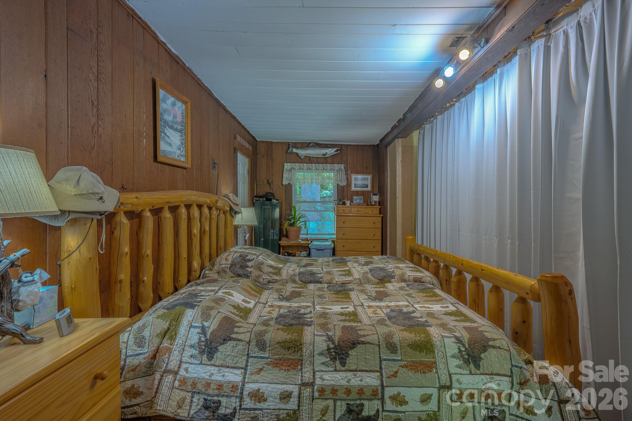 1712 Little Creek Road — Hot Springs
