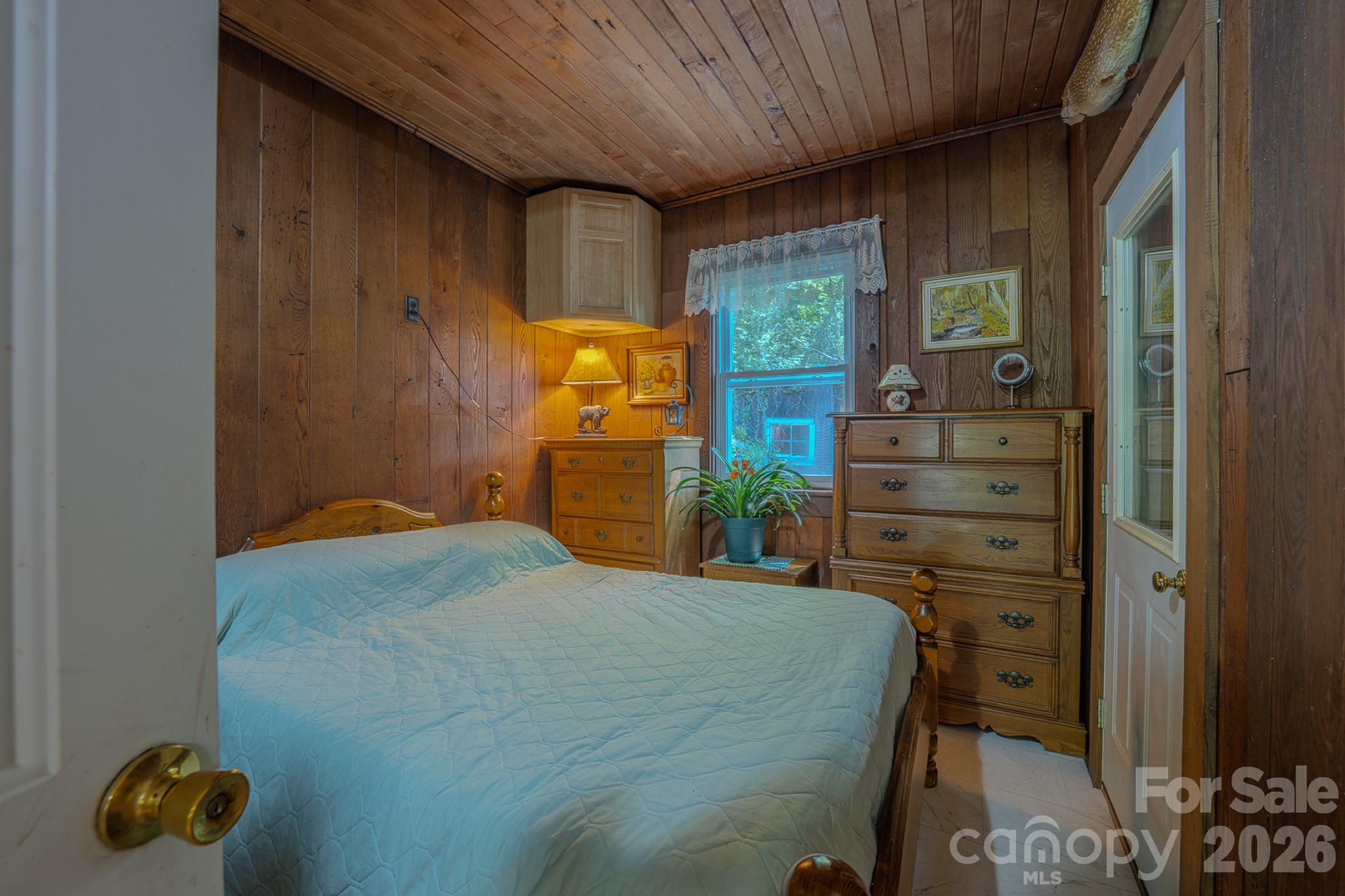 1712 Little Creek Road — Hot Springs