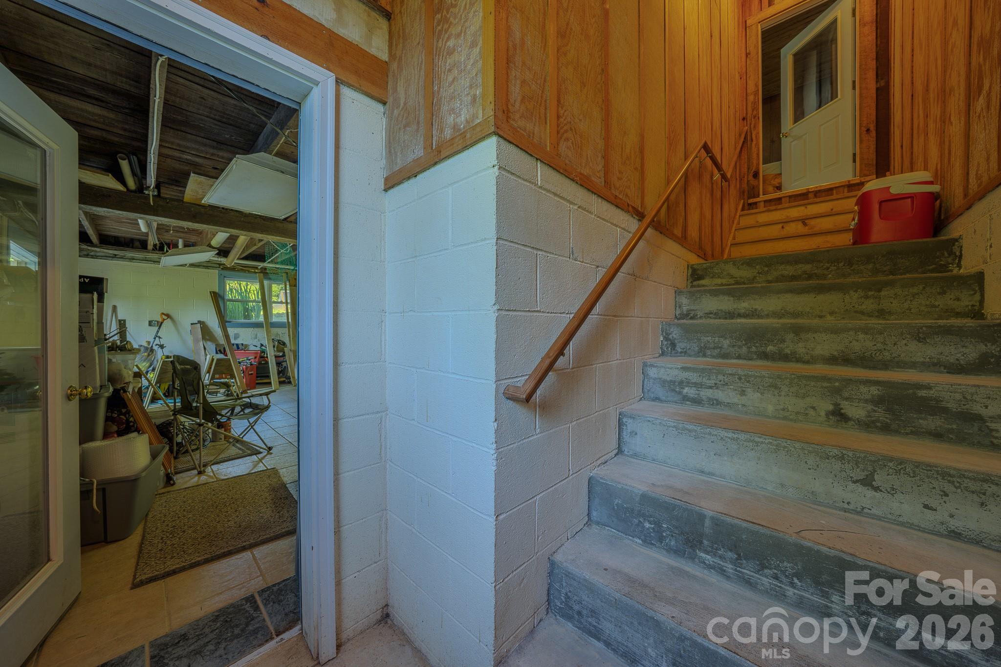 1712 Little Creek Road — Hot Springs