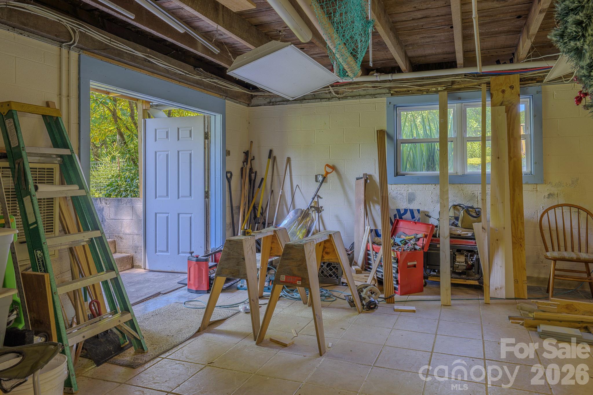 1712 Little Creek Road — Hot Springs
