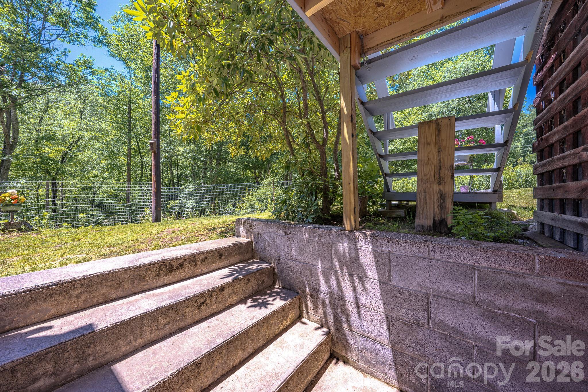 1712 Little Creek Road — Hot Springs