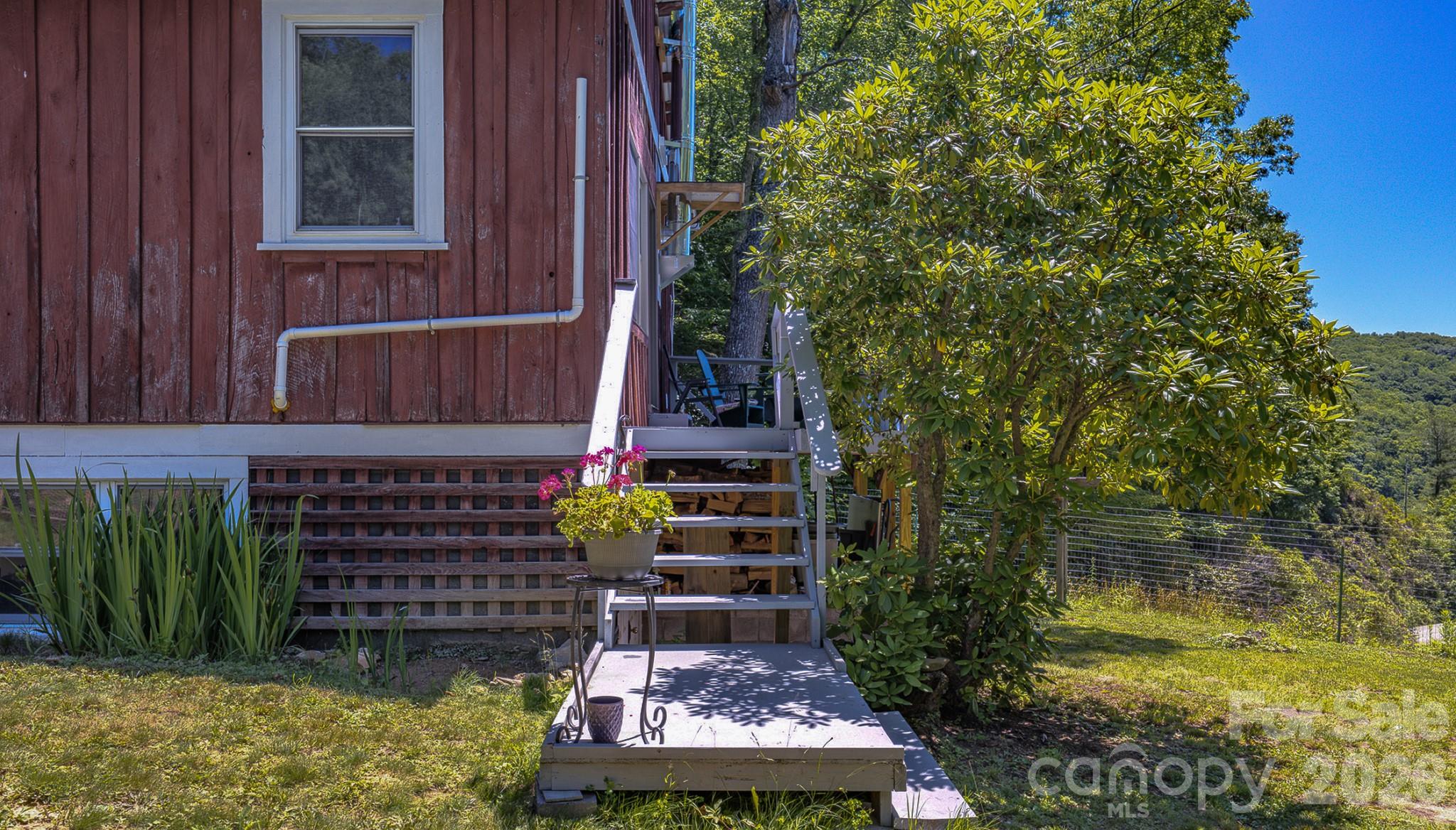 1712 Little Creek Road — Hot Springs