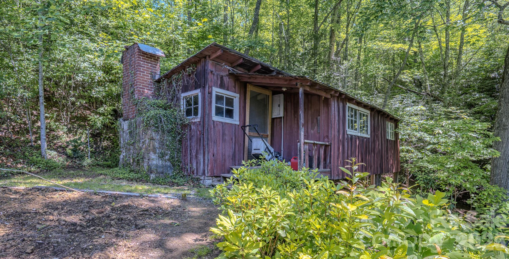 1712 Little Creek Road — Hot Springs