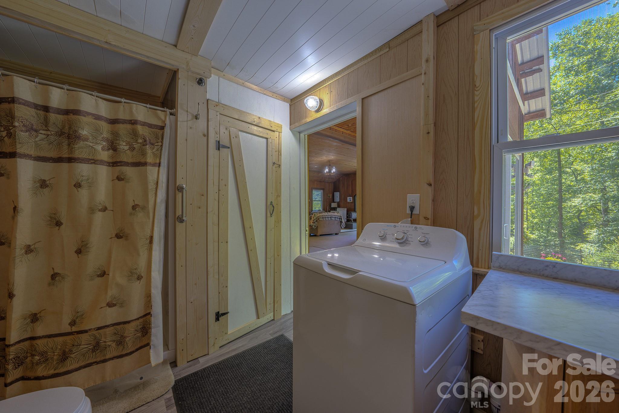1712 Little Creek Road — Hot Springs