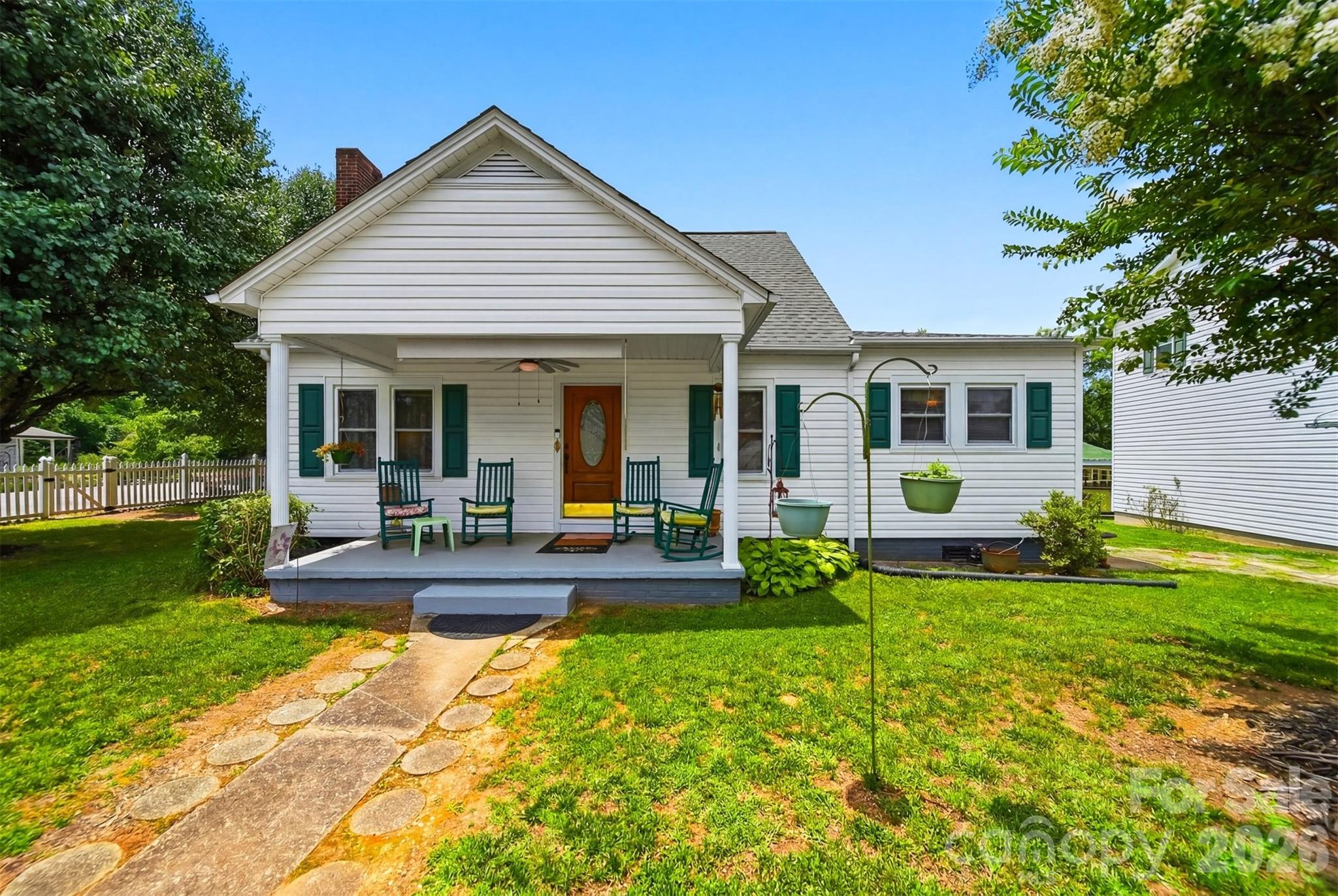 408 Garrou Avenue SE — Valdese