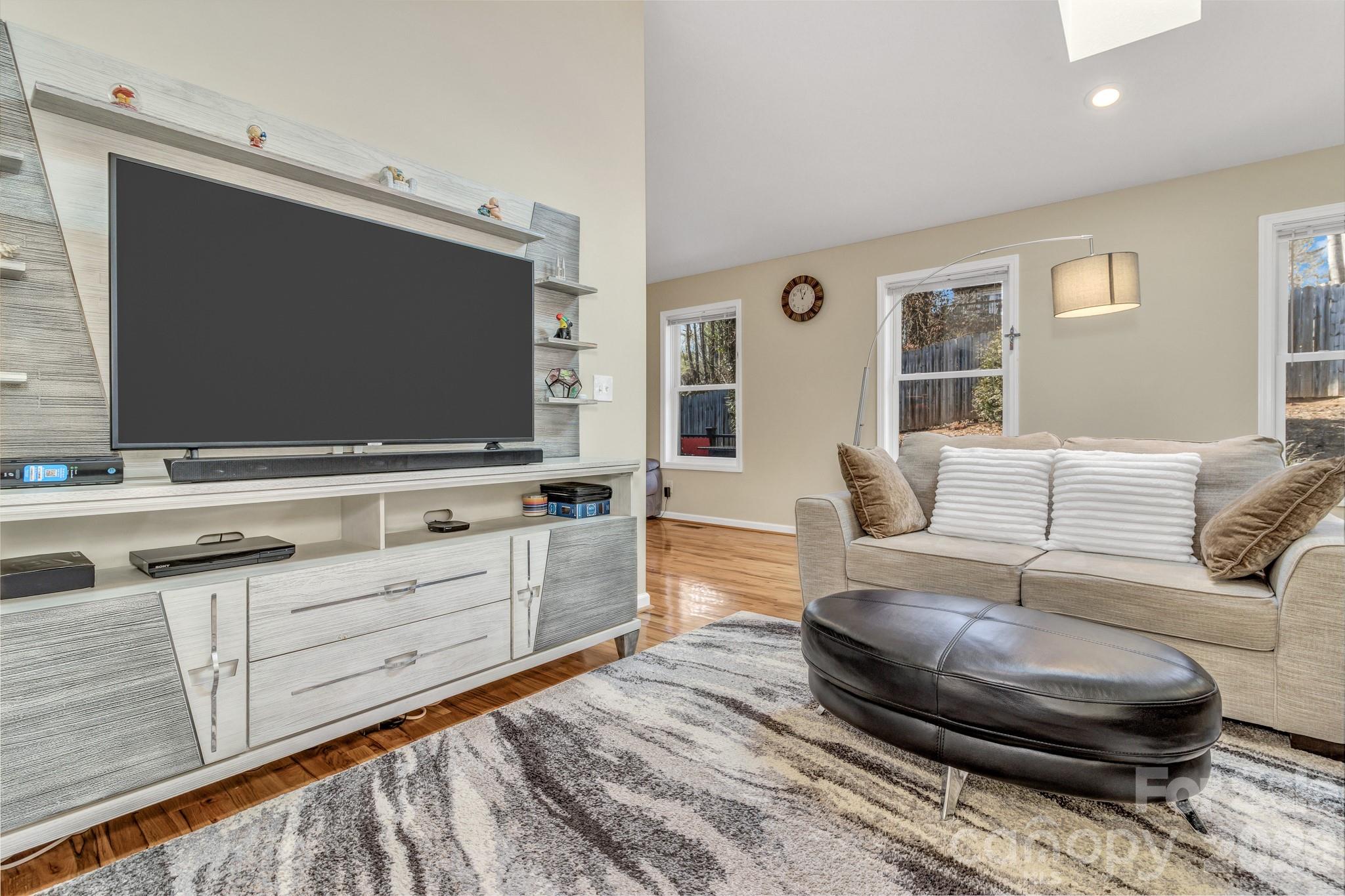 210 Allen Paul Drive — Hendersonville