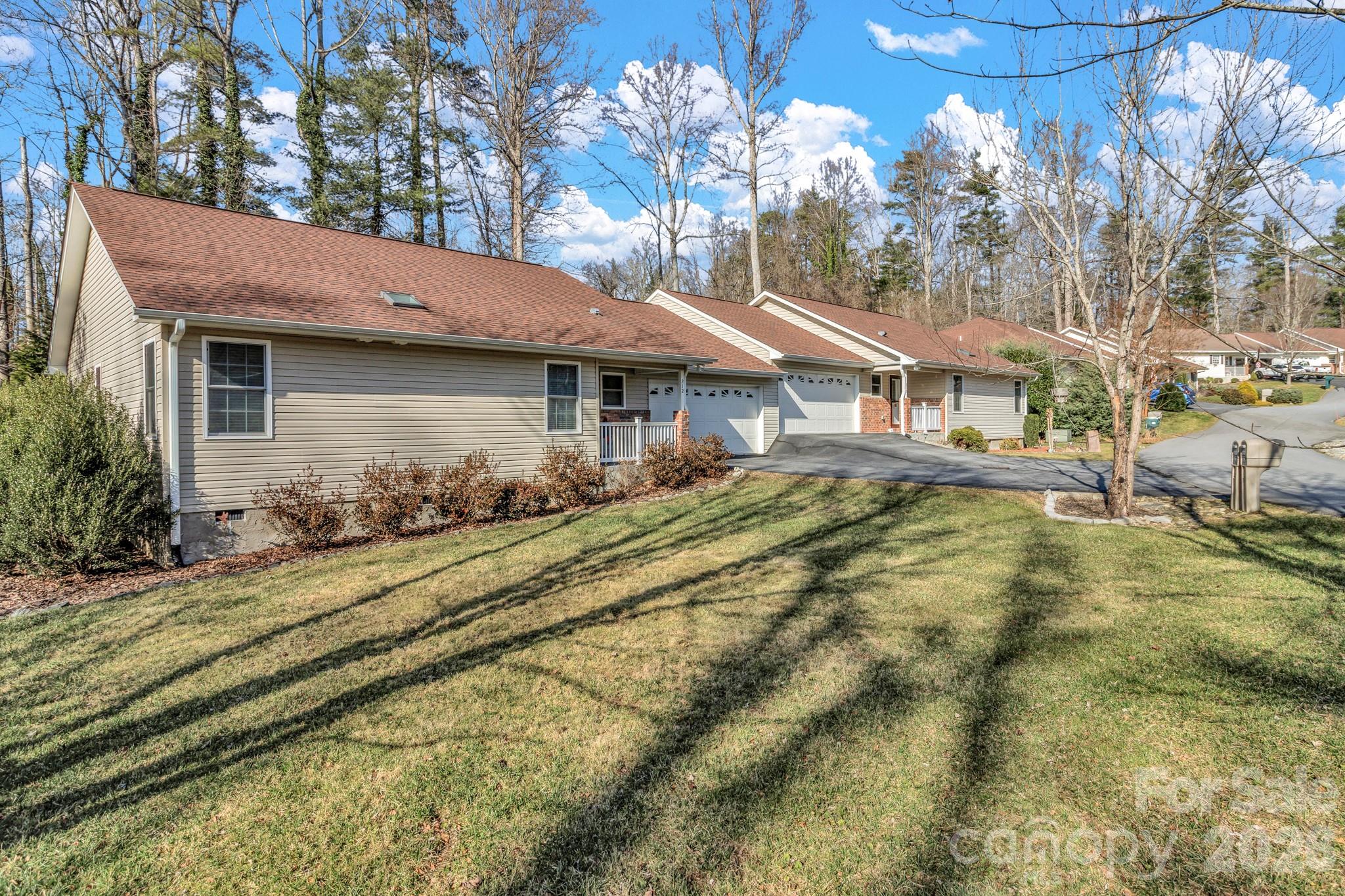 210 Allen Paul Drive — Hendersonville