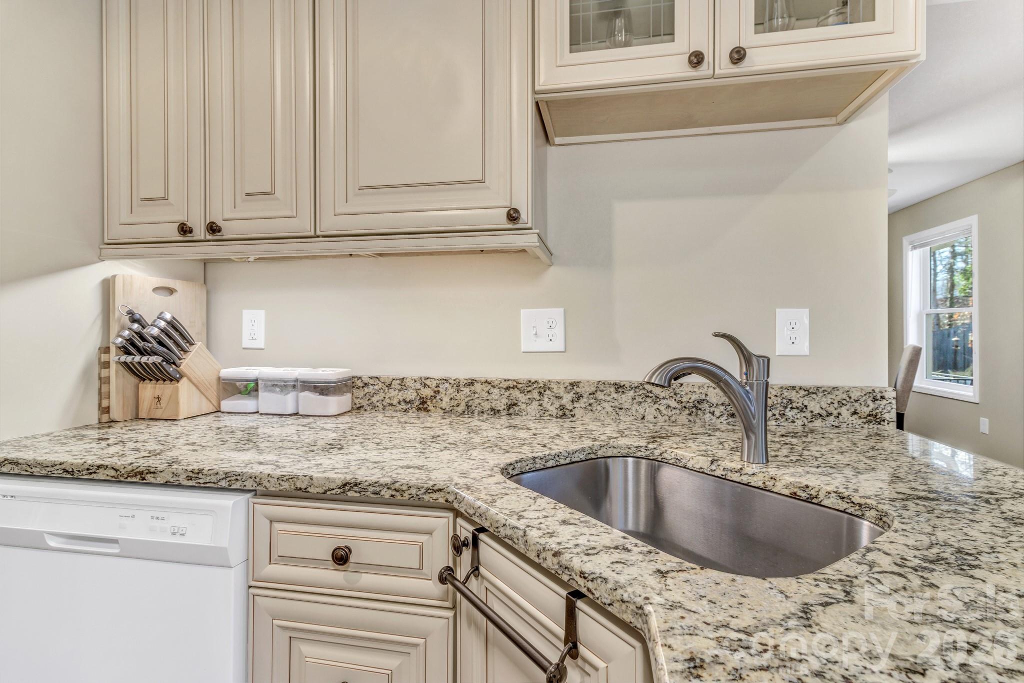 210 Allen Paul Drive — Hendersonville