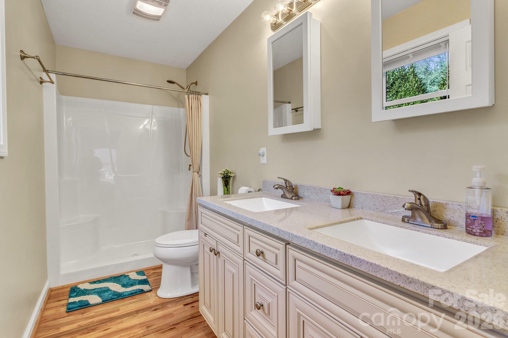 210 Allen Paul Drive — Hendersonville