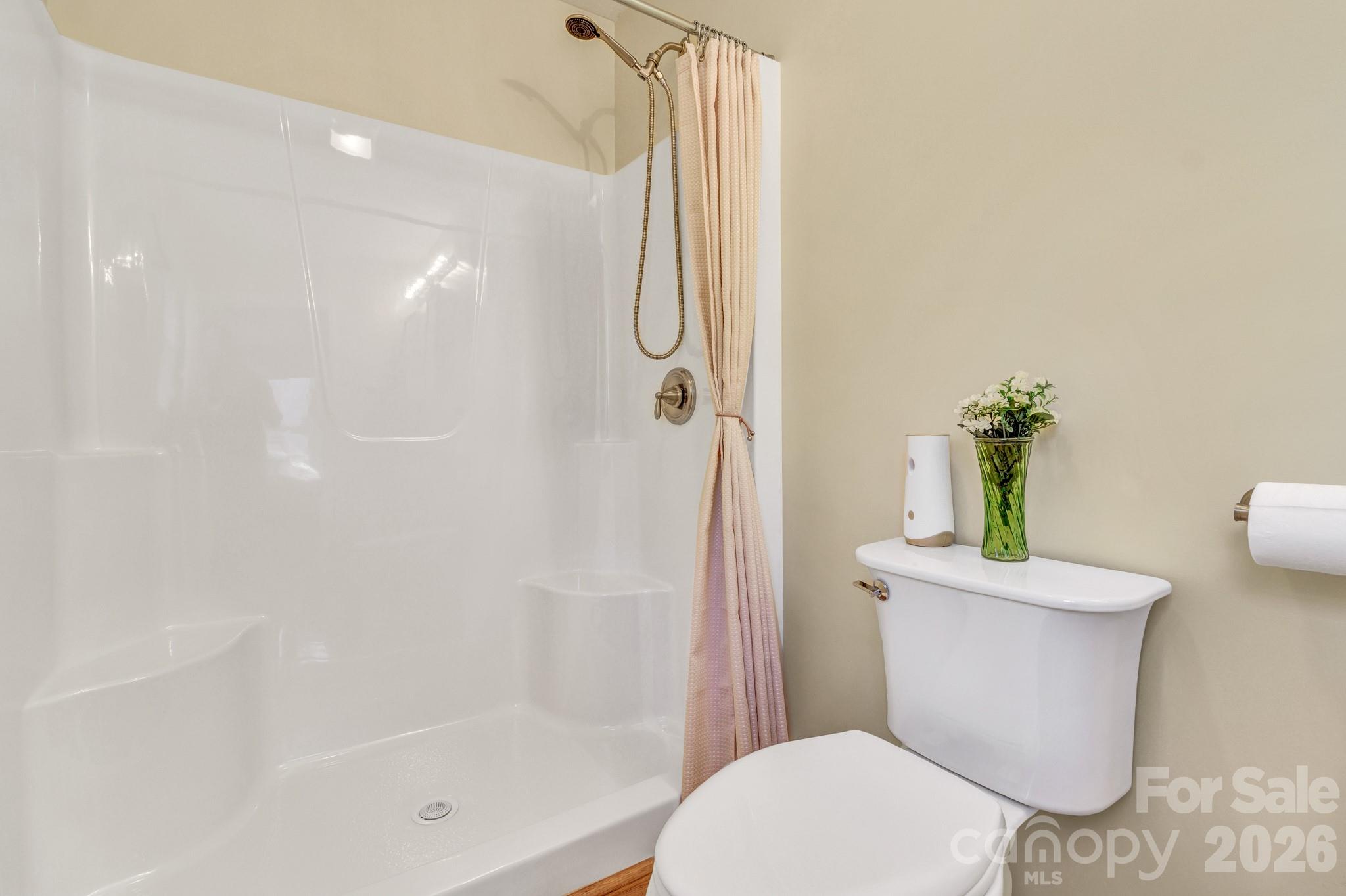 210 Allen Paul Drive — Hendersonville