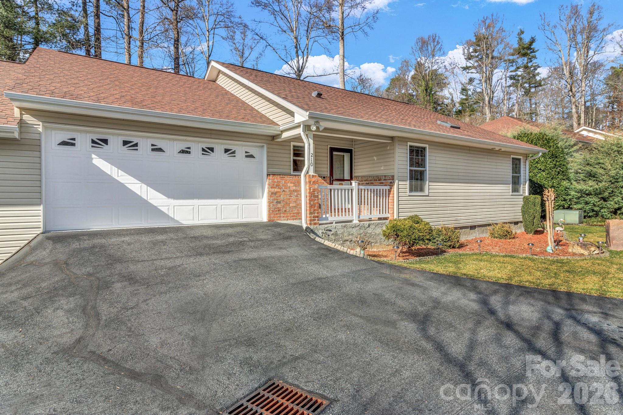 210 Allen Paul Drive — Hendersonville