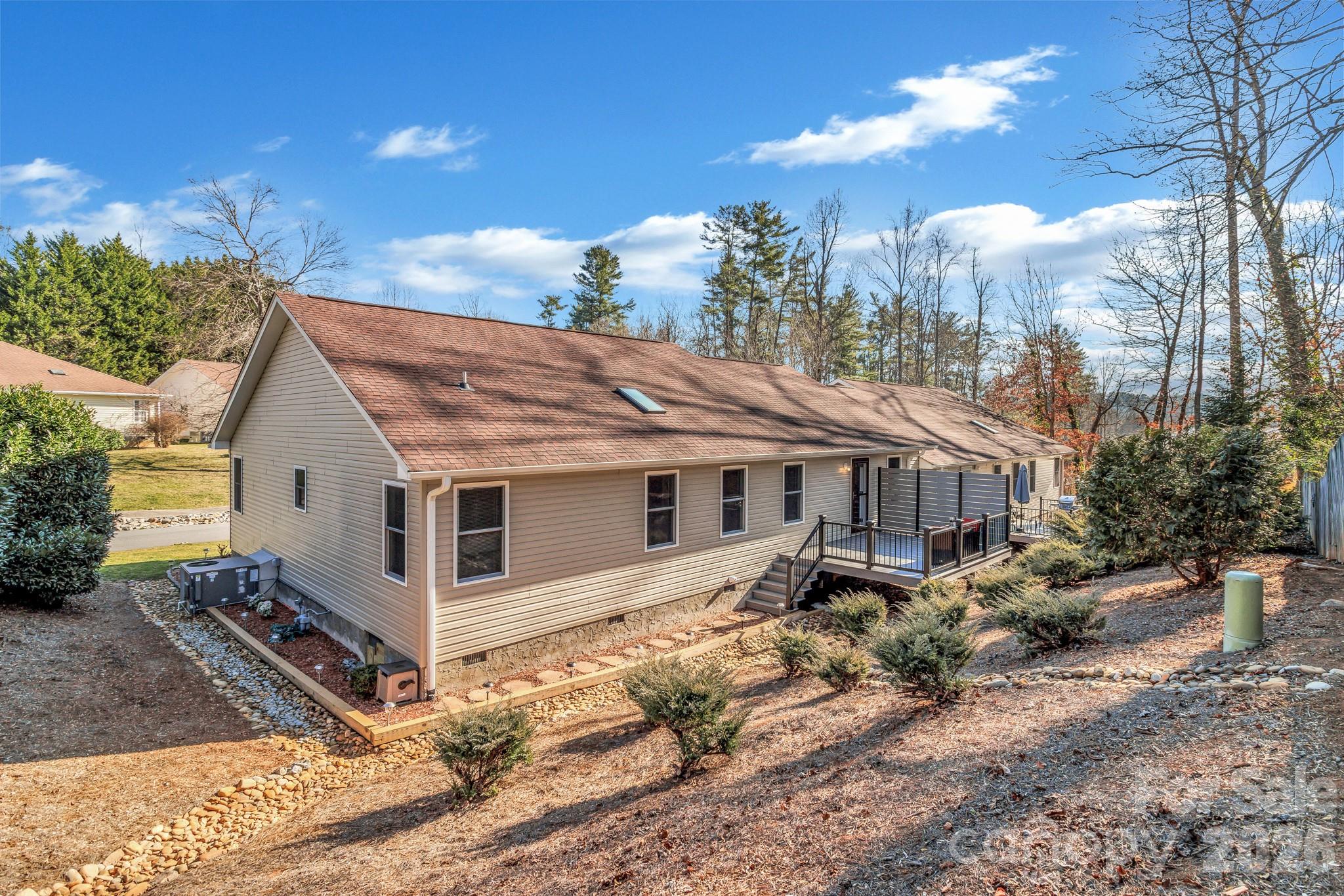210 Allen Paul Drive — Hendersonville