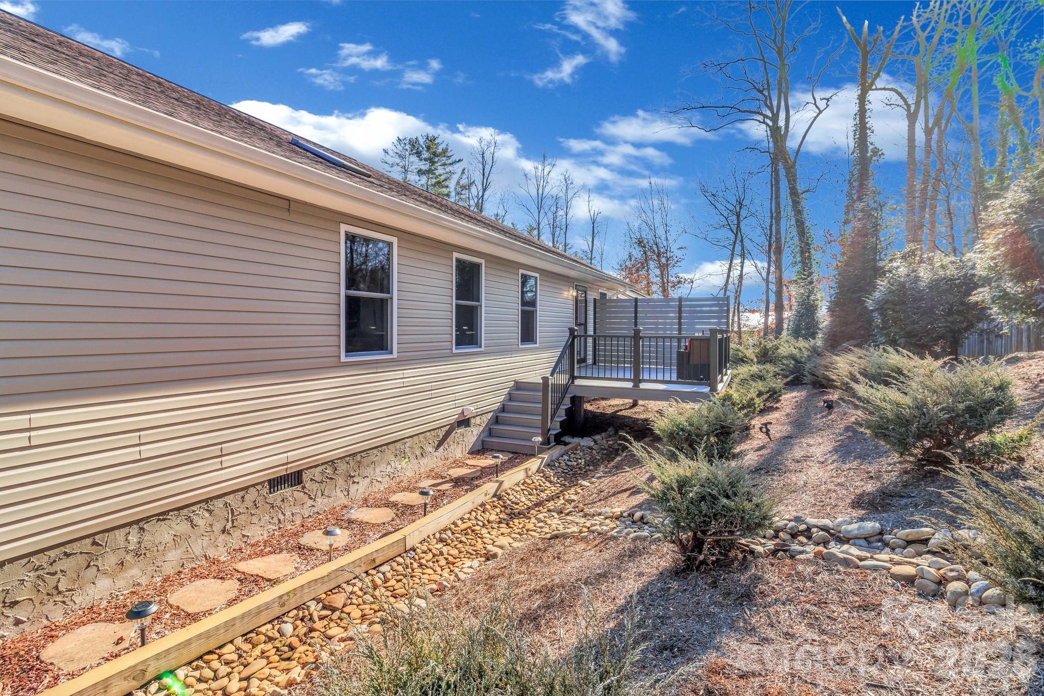210 Allen Paul Drive — Hendersonville