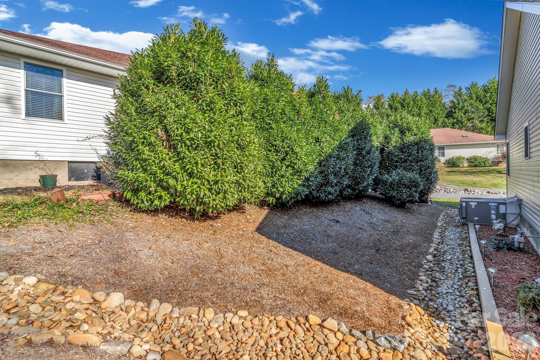 210 Allen Paul Drive — Hendersonville
