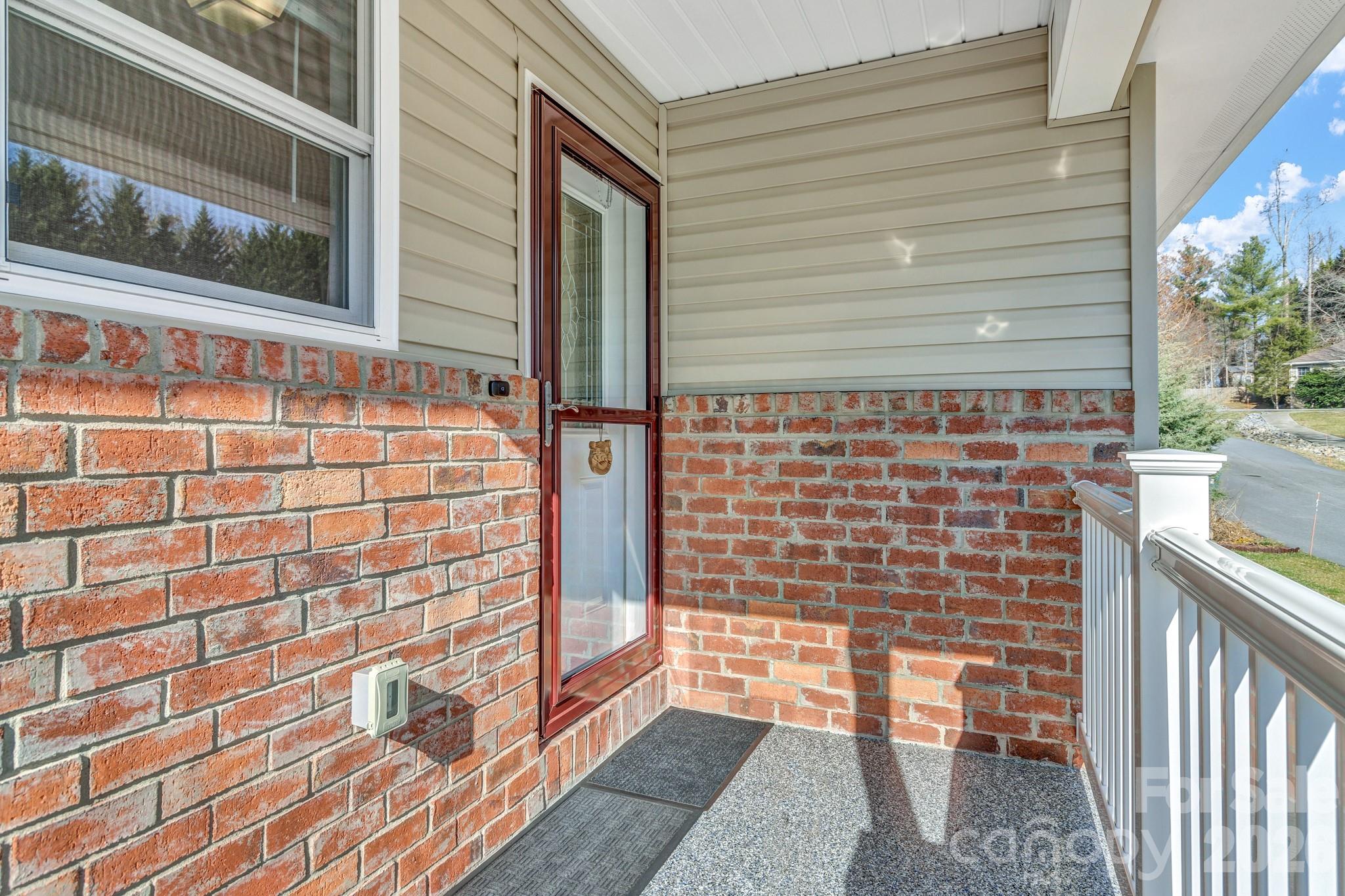 210 Allen Paul Drive — Hendersonville