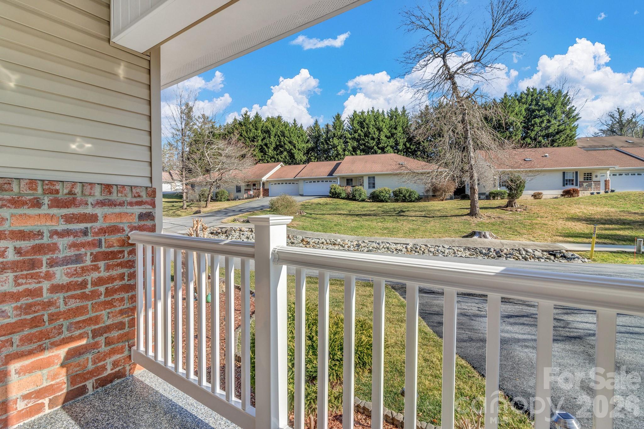 210 Allen Paul Drive — Hendersonville