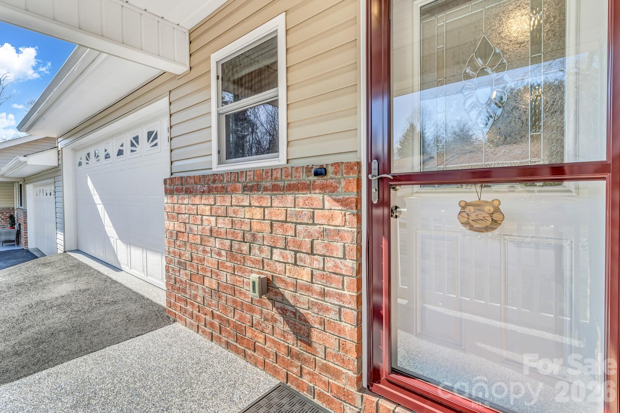 210 Allen Paul Drive — Hendersonville