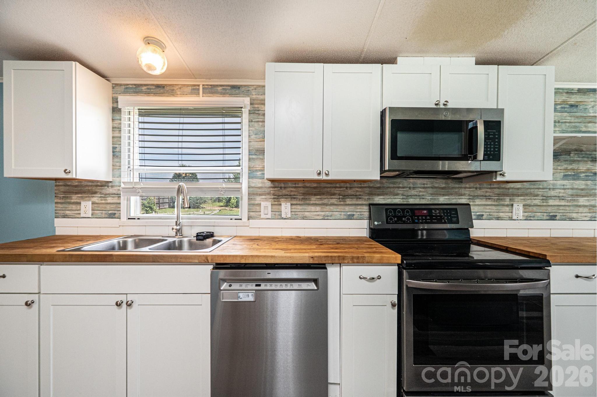 2385 Arrowwood Drive — Hickory