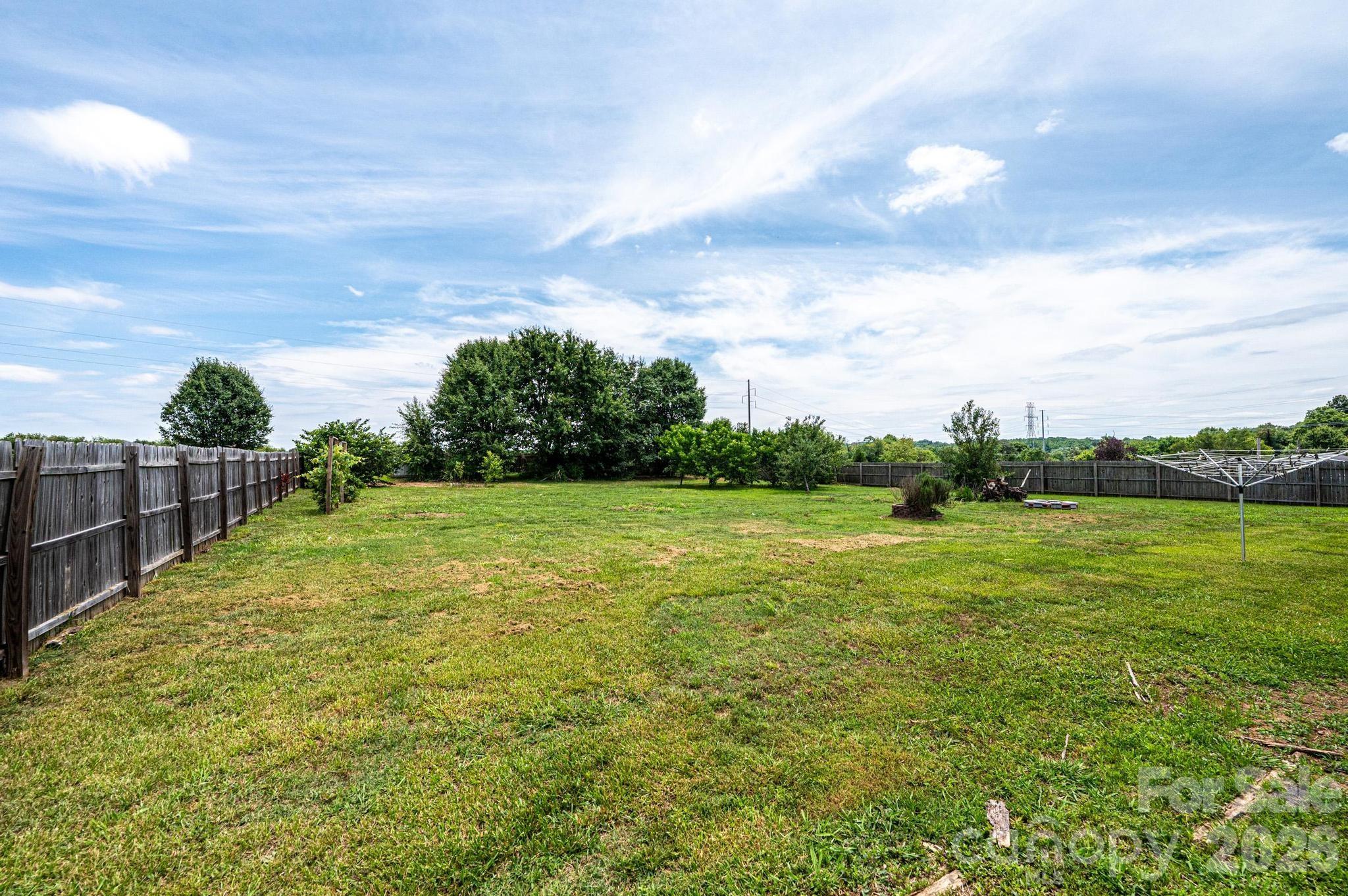 2385 Arrowwood Drive — Hickory