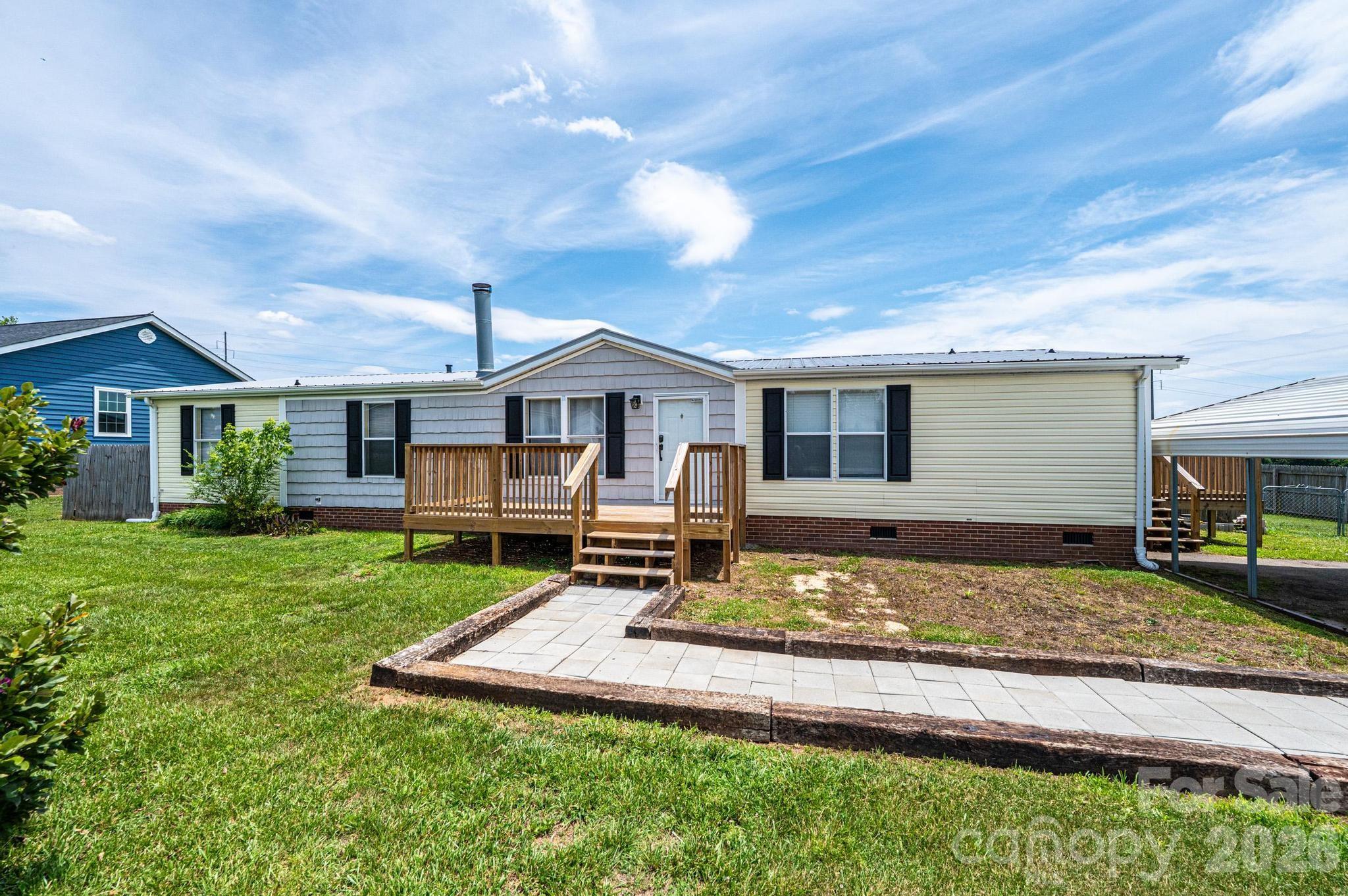 2385 Arrowwood Drive — Hickory