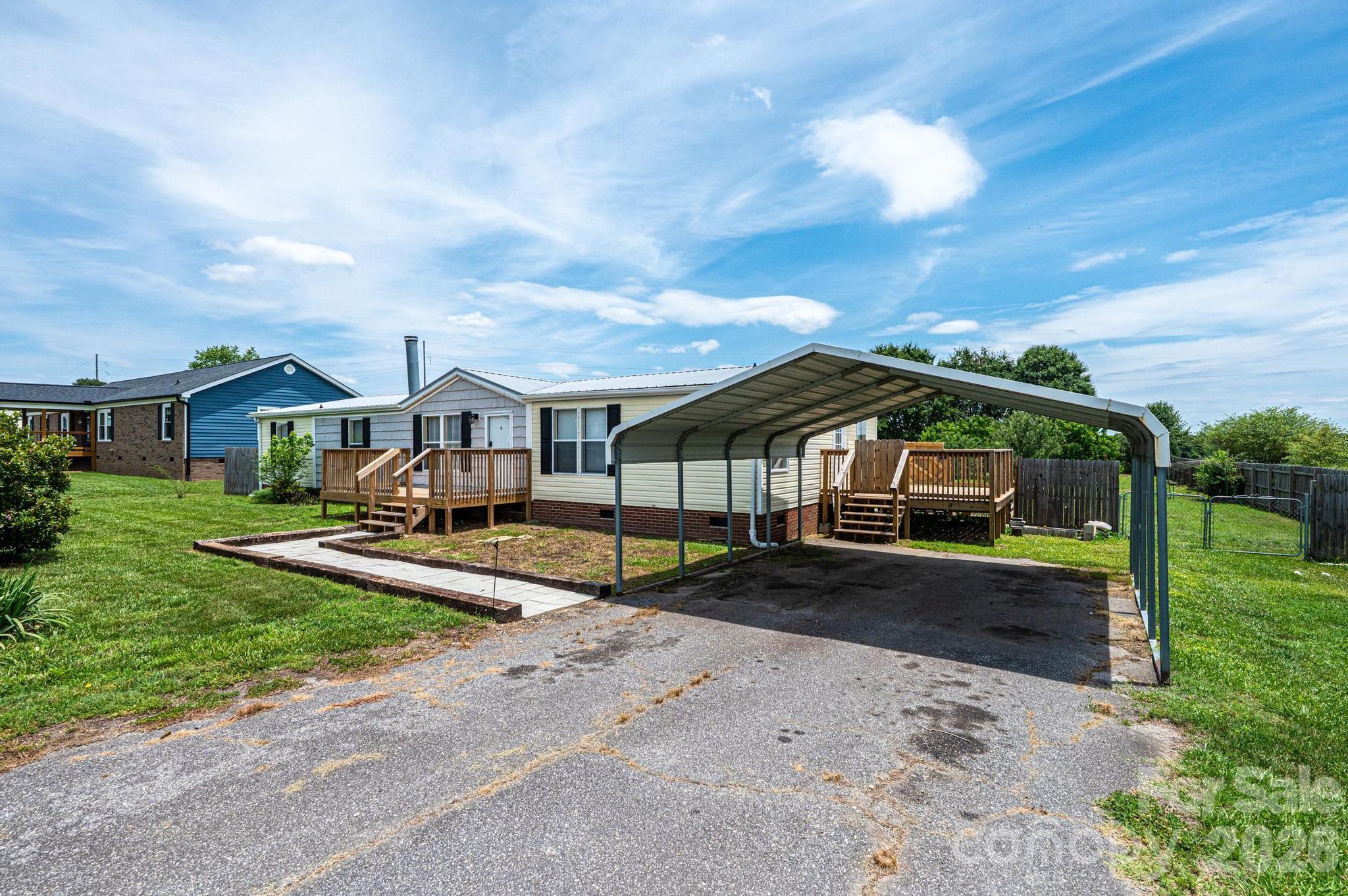 2385 Arrowwood Drive — Hickory