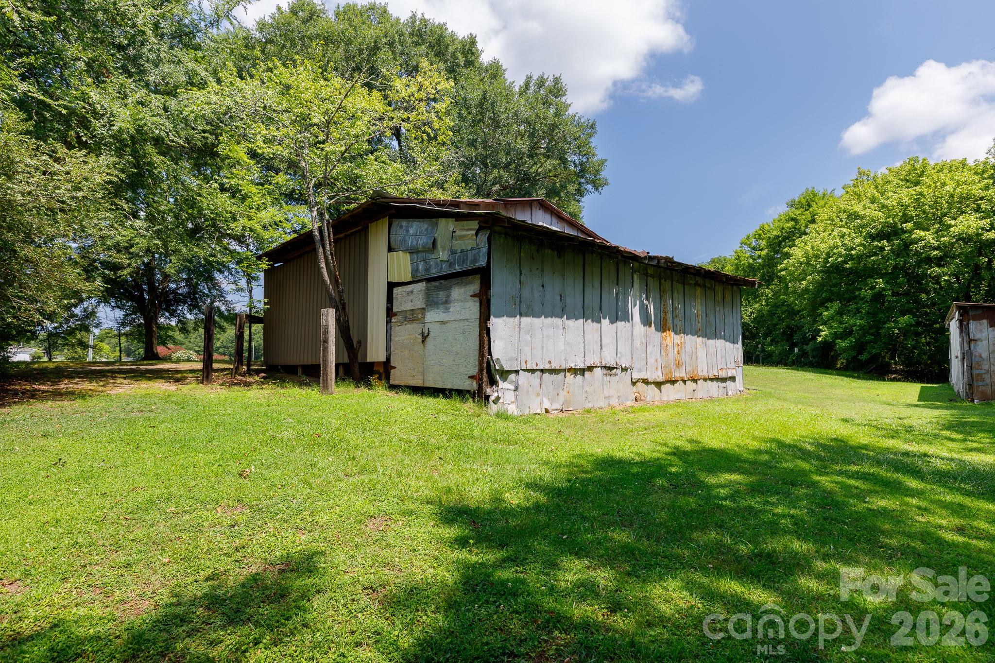 785 Hawthorne Road — Chester