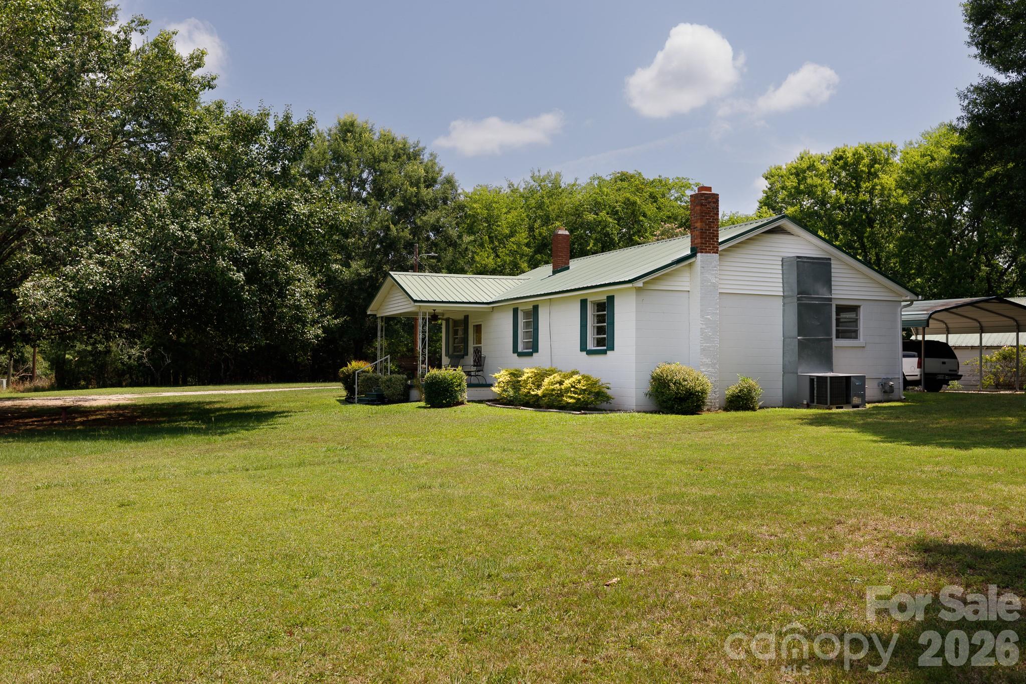 785 Hawthorne Road — Chester