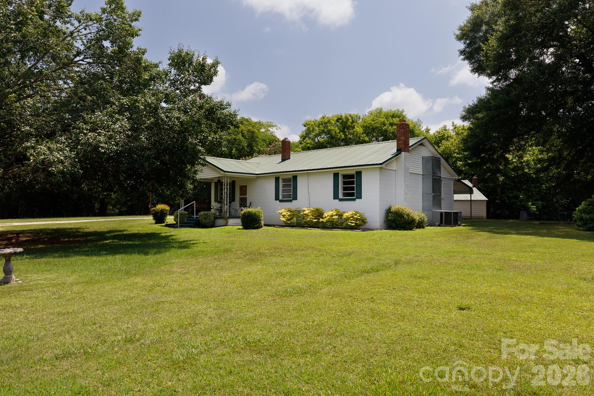 785 Hawthorne Road — Chester
