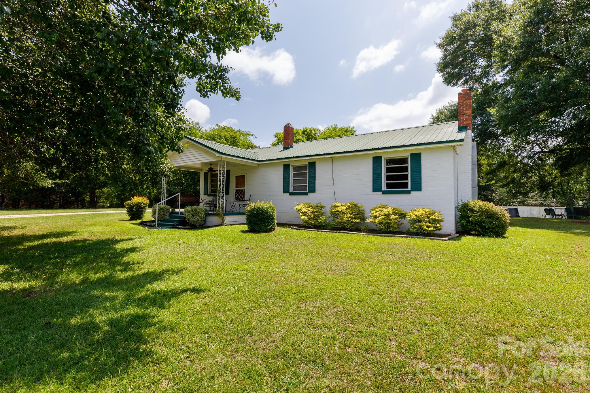 785 Hawthorne Road — Chester
