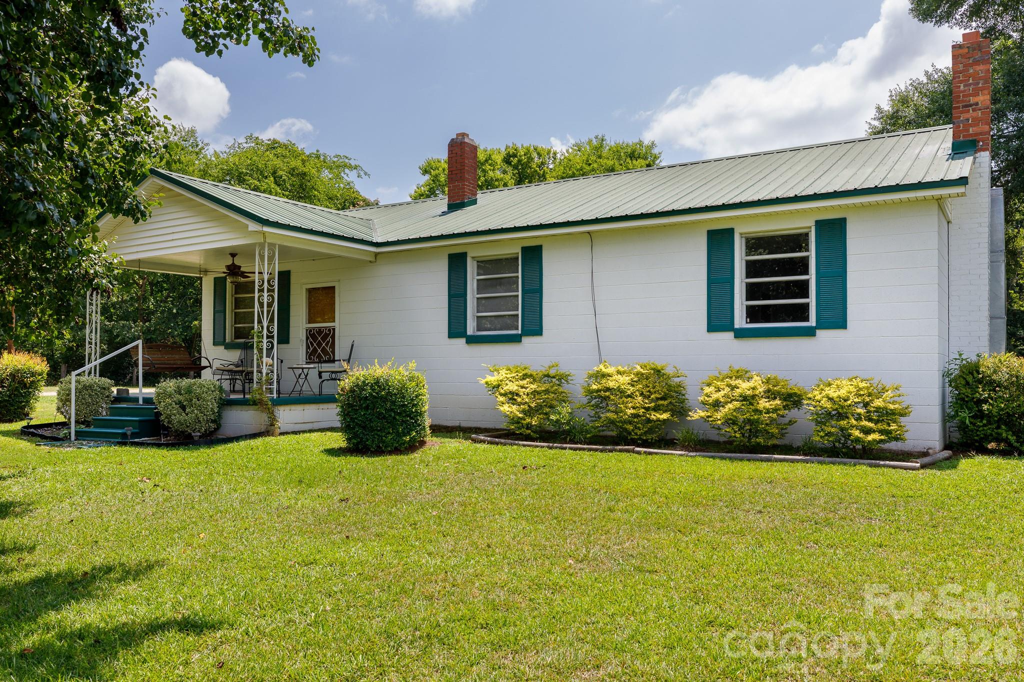 785 Hawthorne Road — Chester