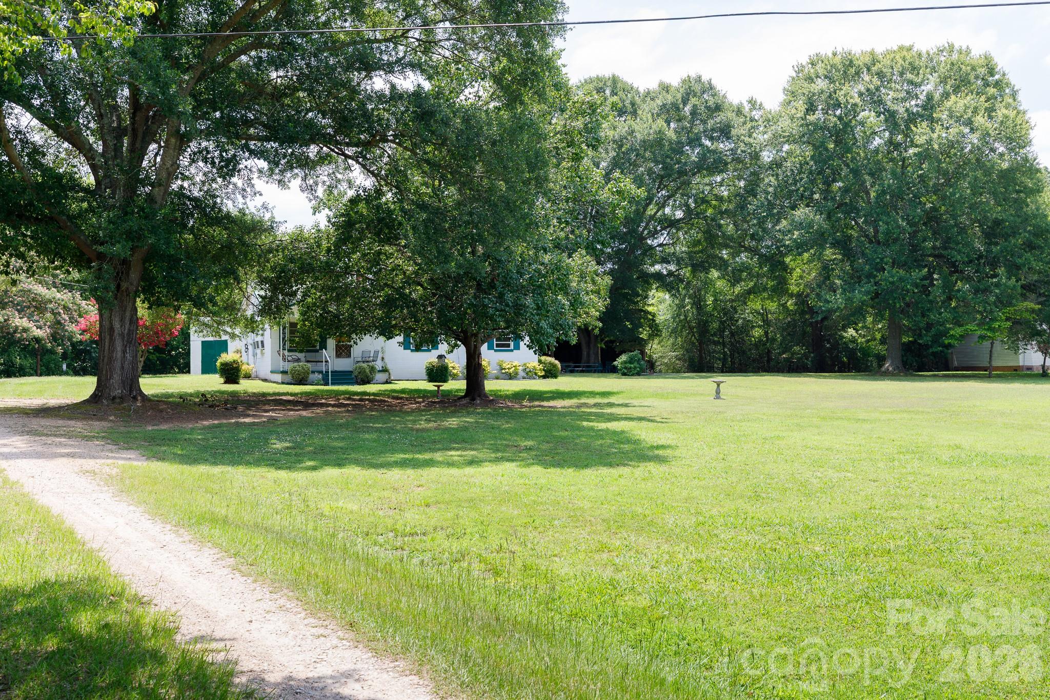 785 Hawthorne Road — Chester