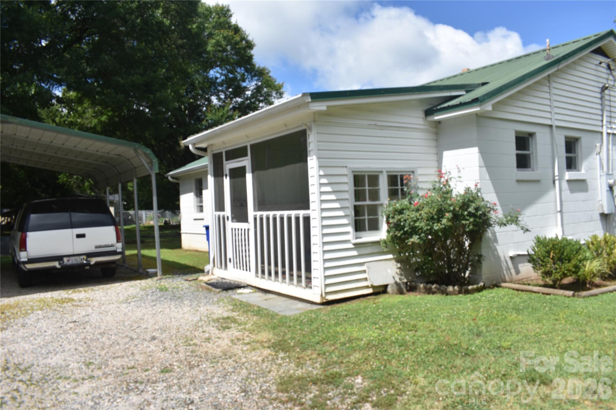 785 Hawthorne Road — Chester